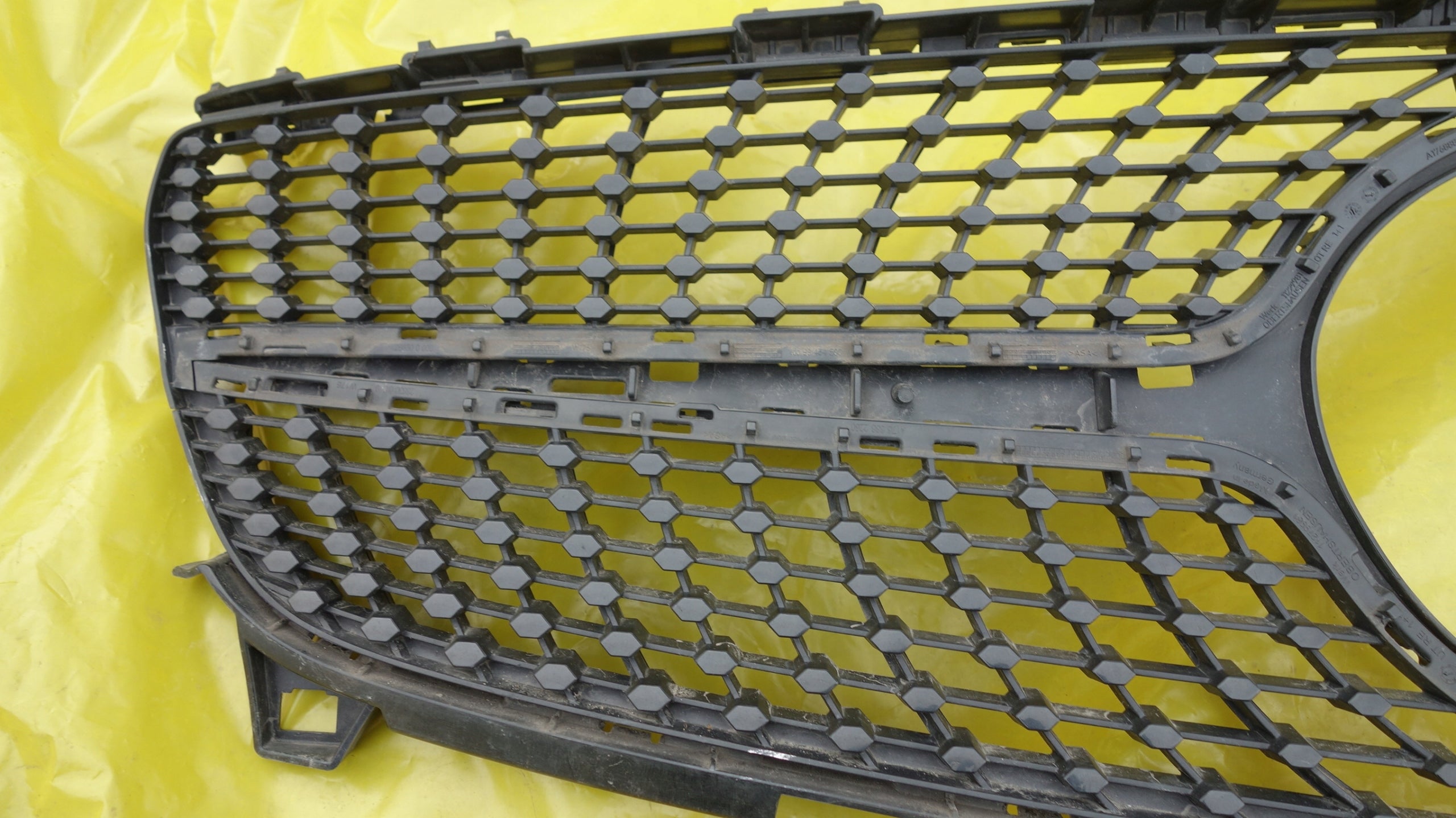 Kühlergrill Mercedes W176 A176 FRONTGRILL A1768881760 Kühlergitter