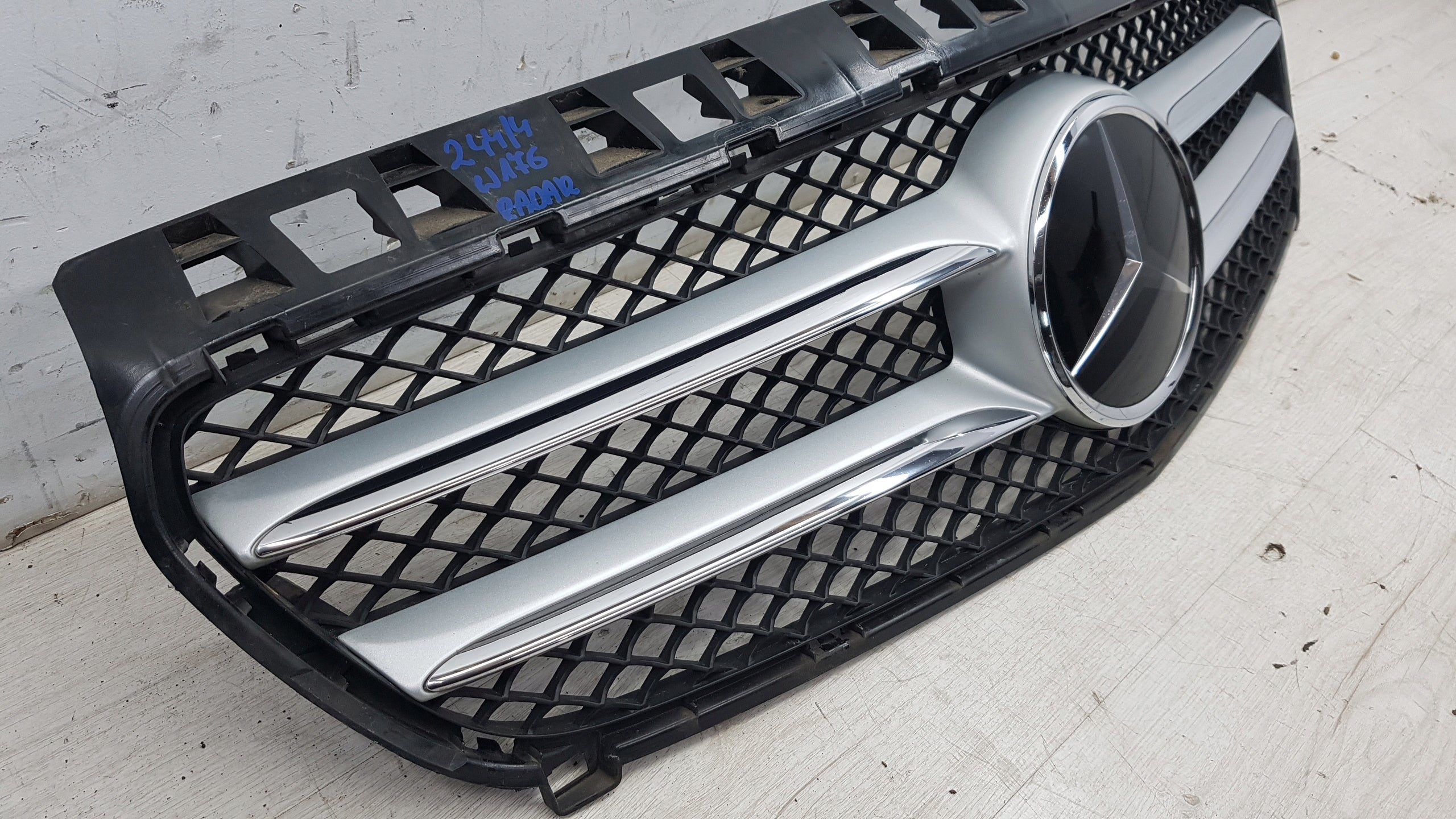 Kühlergrill Mercedes W176 A176 FRONTGRILL A1768880411 Kühlergitter