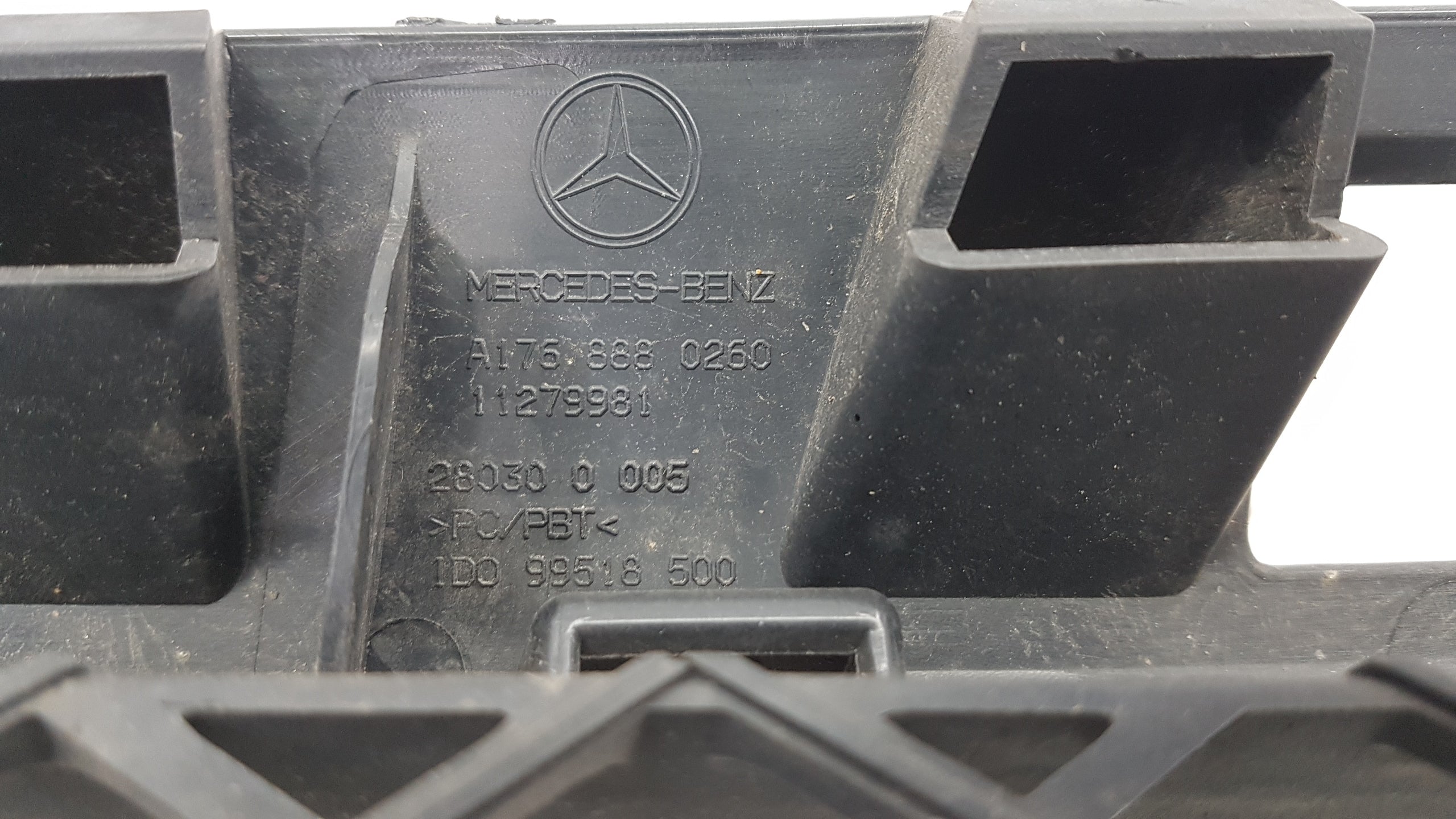 Kühlergrill Mercedes W176 A176 FRONTGRILL A1768880411 Kühlergitter