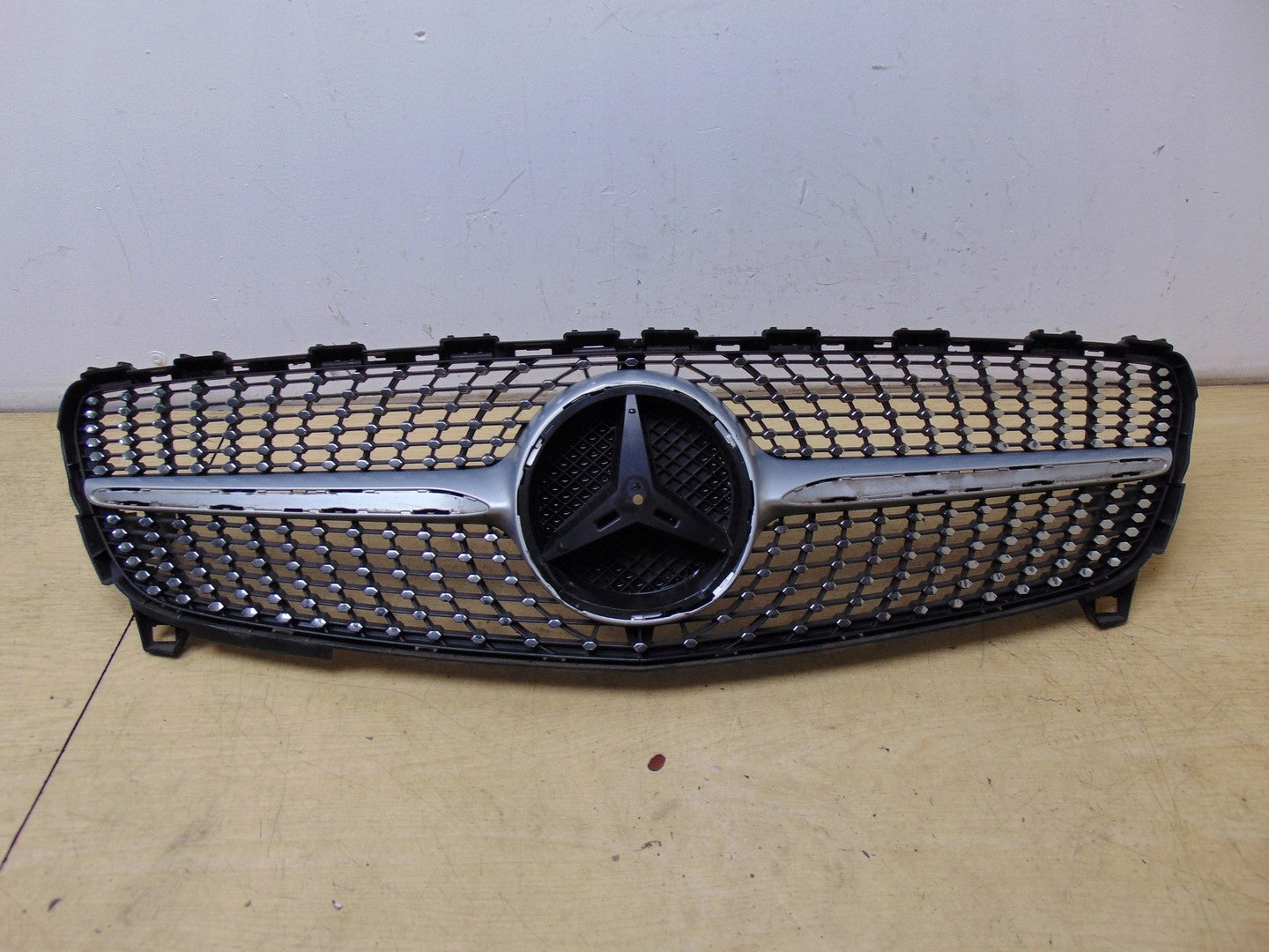  Kühlergrill Mercedes W176 A176 FRONTGRILL A1768881760 Kühlergitter product image