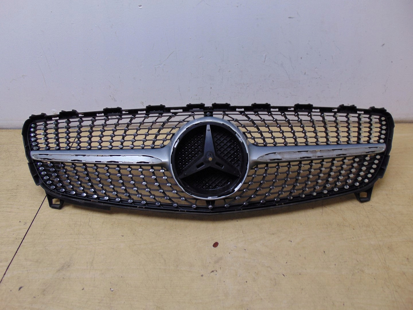 Kühlergrill Mercedes W176 A176 FRONTGRILL A1768881760 Kühlergitter