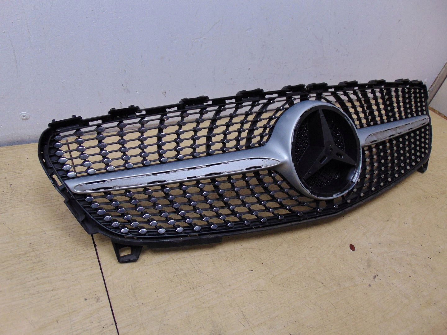 Kühlergrill Mercedes W176 A176 FRONTGRILL A1768881760 Kühlergitter