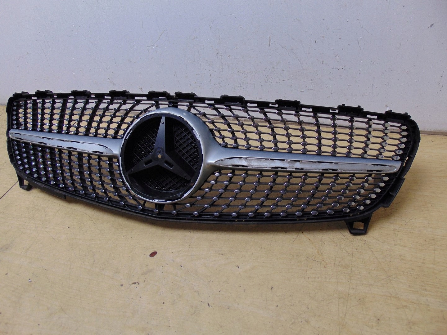 Kühlergrill Mercedes W176 A176 FRONTGRILL A1768881760 Kühlergitter