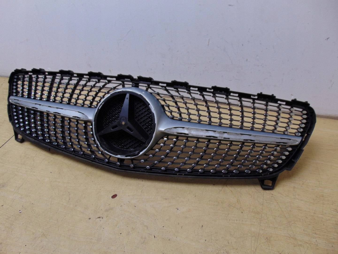 Kühlergrill Mercedes W176 A176 FRONTGRILL A1768881760 Kühlergitter