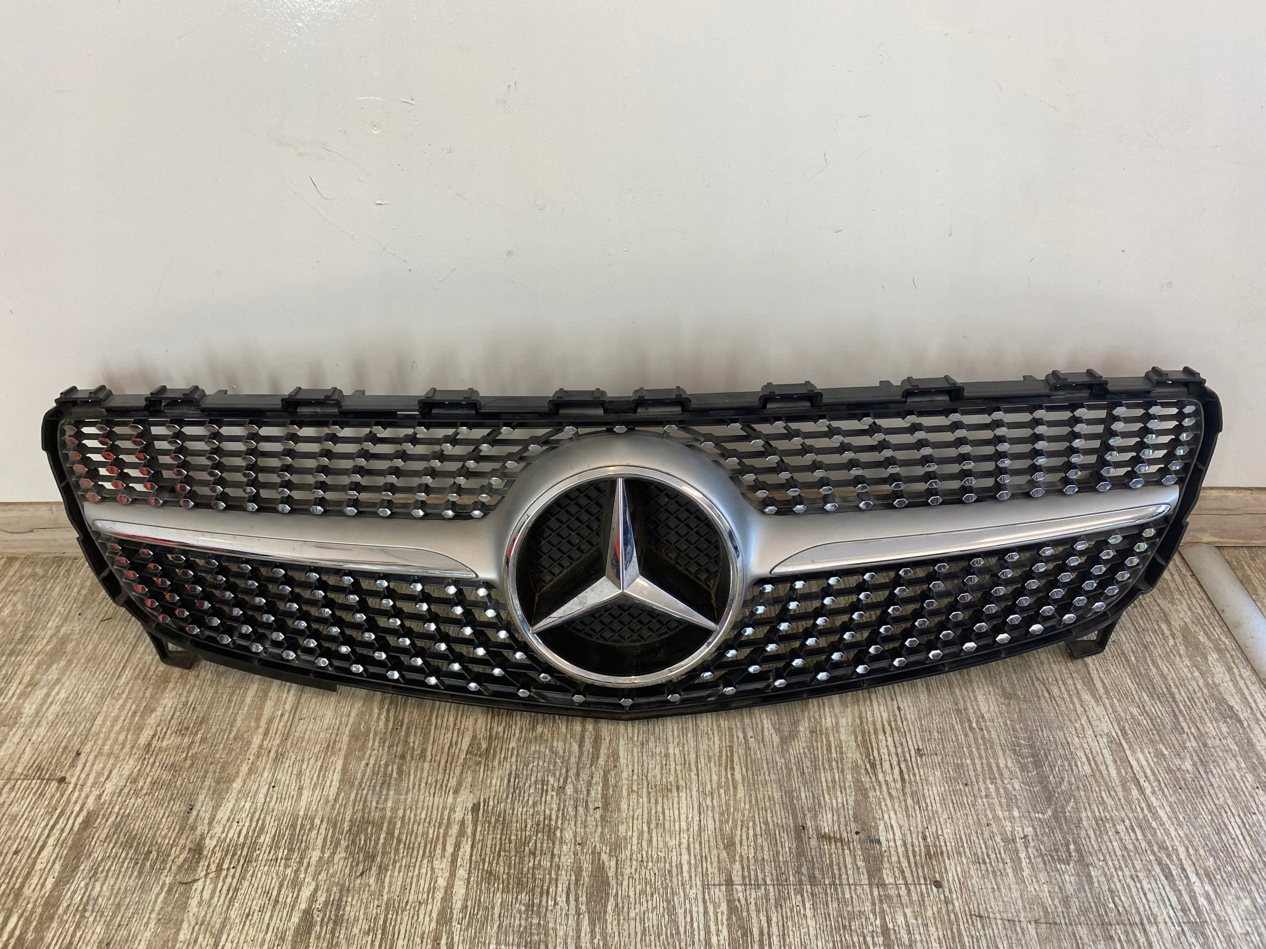  Grille de radiateur Mercedes W176 A176 FRONTGRILL A1768881760 Grille de radiateur  product image