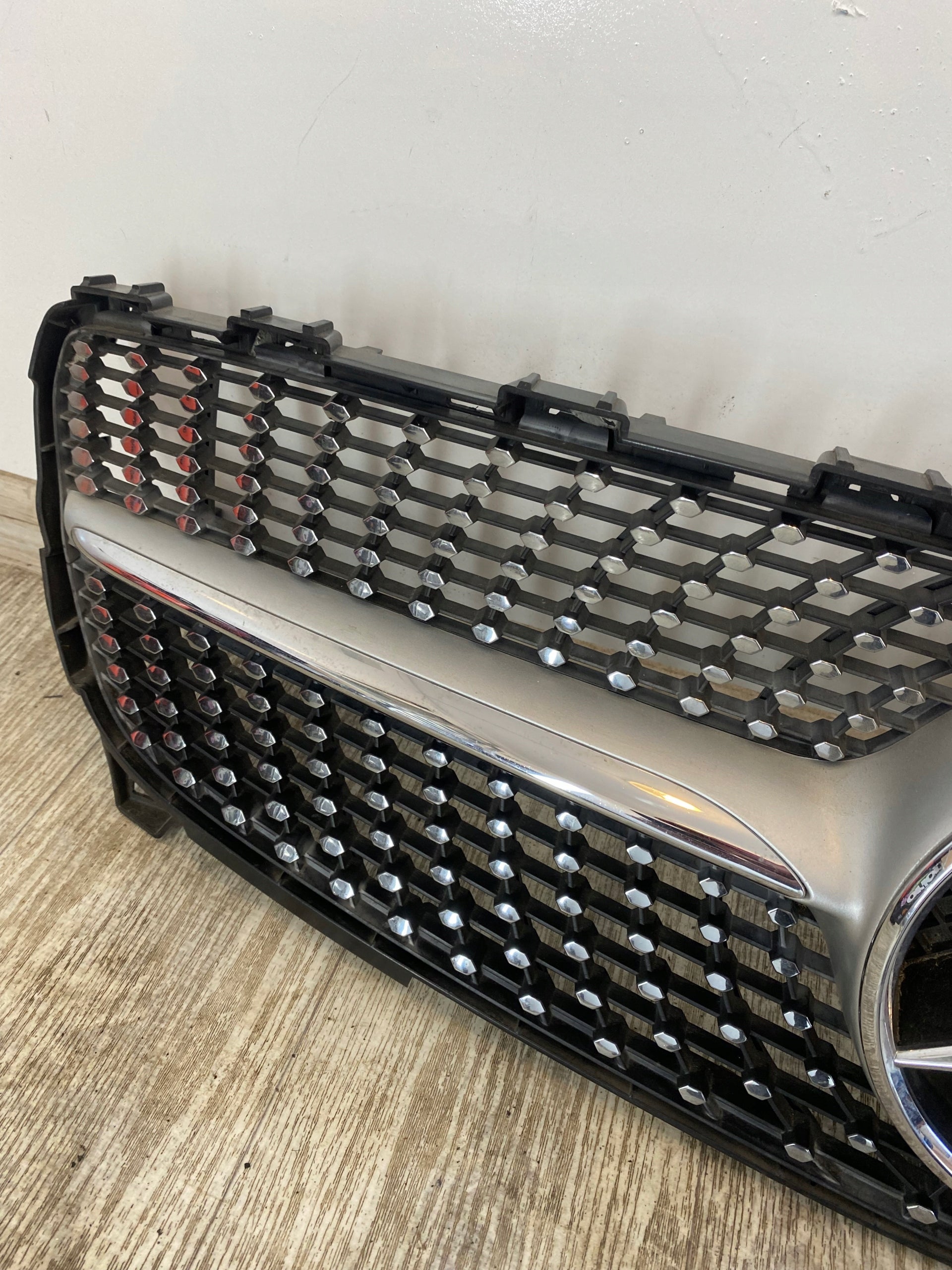 Kühlergrill Mercedes W176 A176 FRONTGRILL A1768881760 Kühlergitter