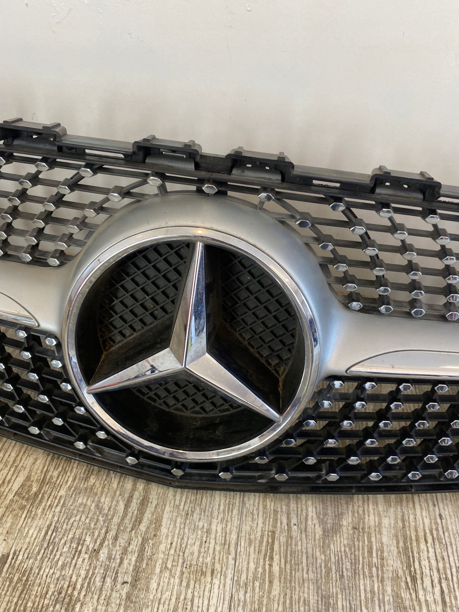 Kühlergrill Mercedes W176 A176 FRONTGRILL A1768881760 Kühlergitter