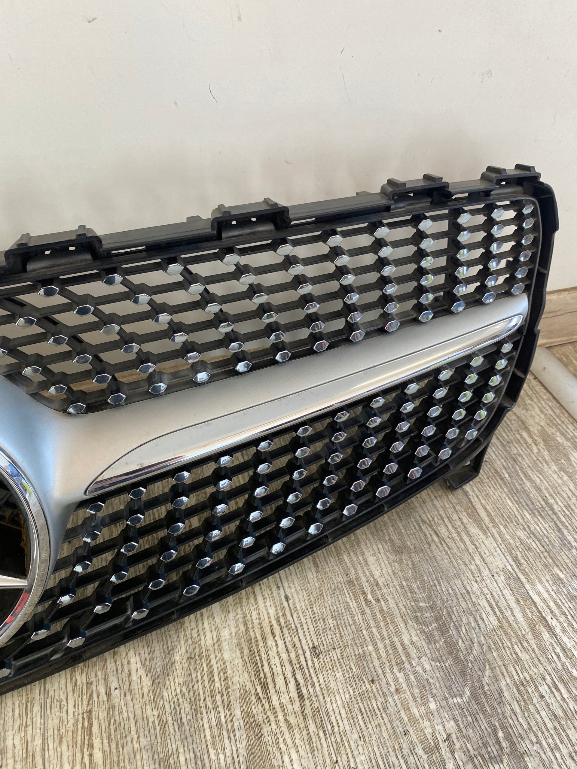 Kühlergrill Mercedes W176 A176 FRONTGRILL A1768881760 Kühlergitter