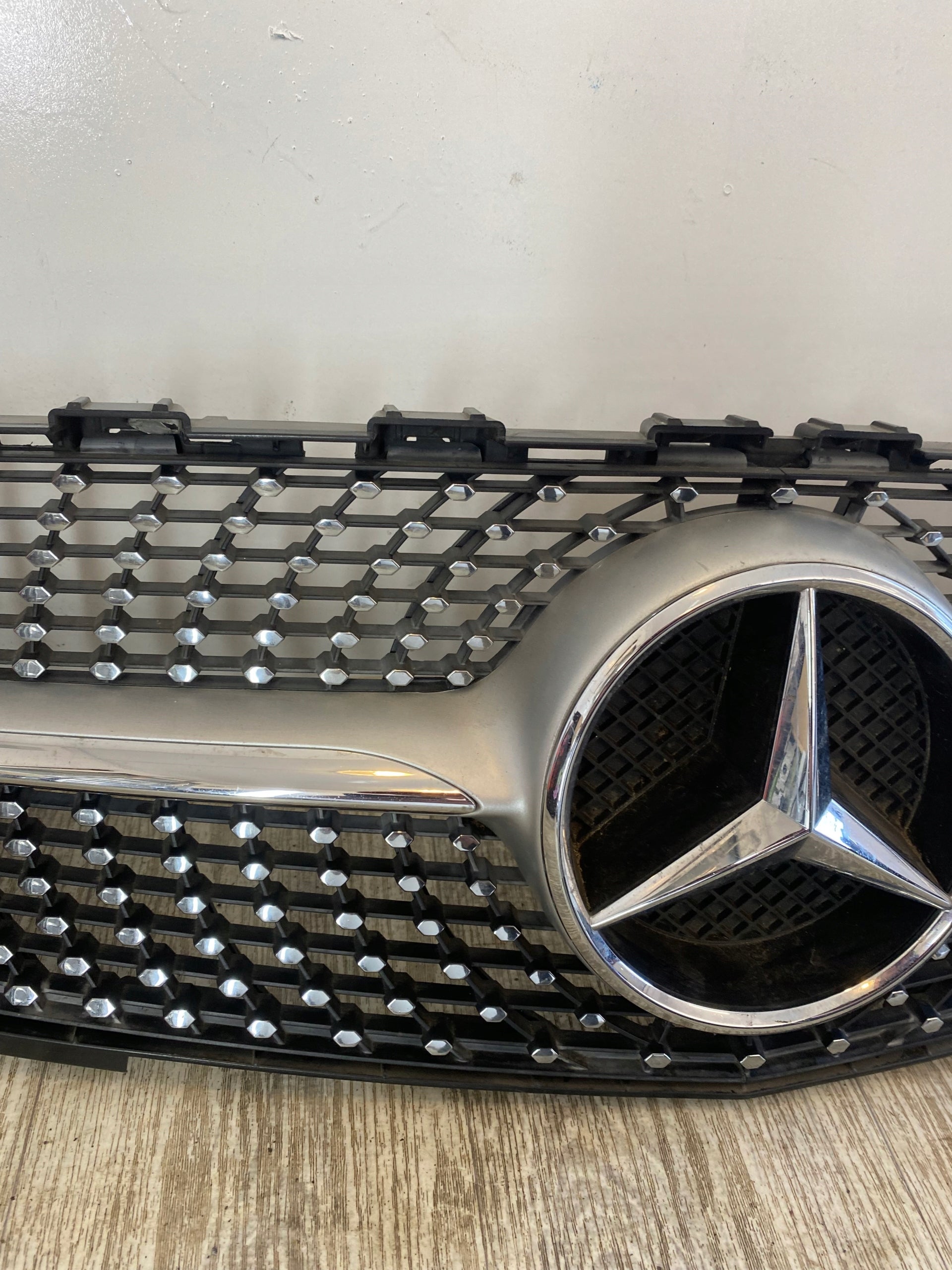 Kühlergrill Mercedes W176 A176 FRONTGRILL A1768881760 Kühlergitter