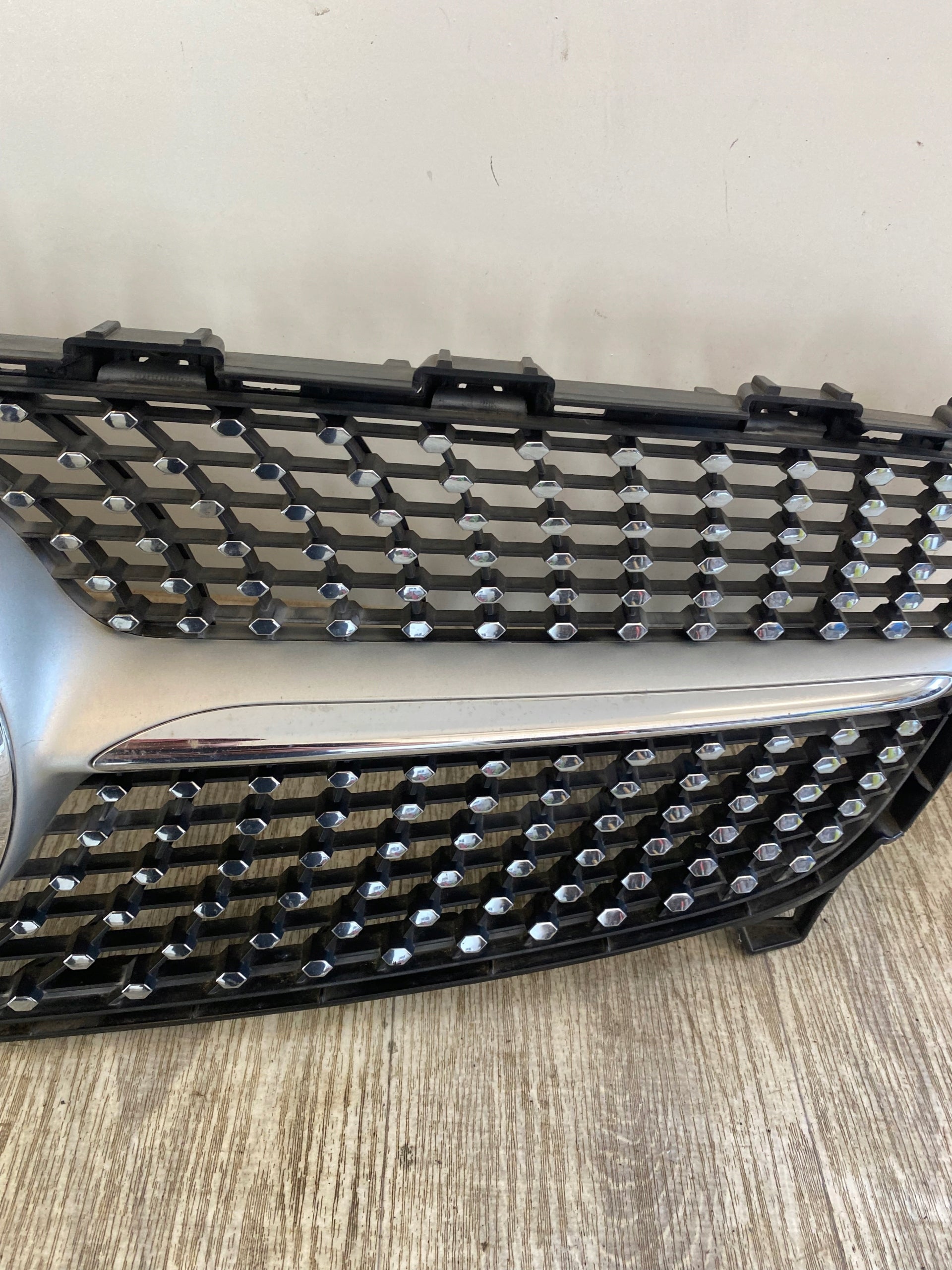 Kühlergrill Mercedes W176 A176 FRONTGRILL A1768881760 Kühlergitter