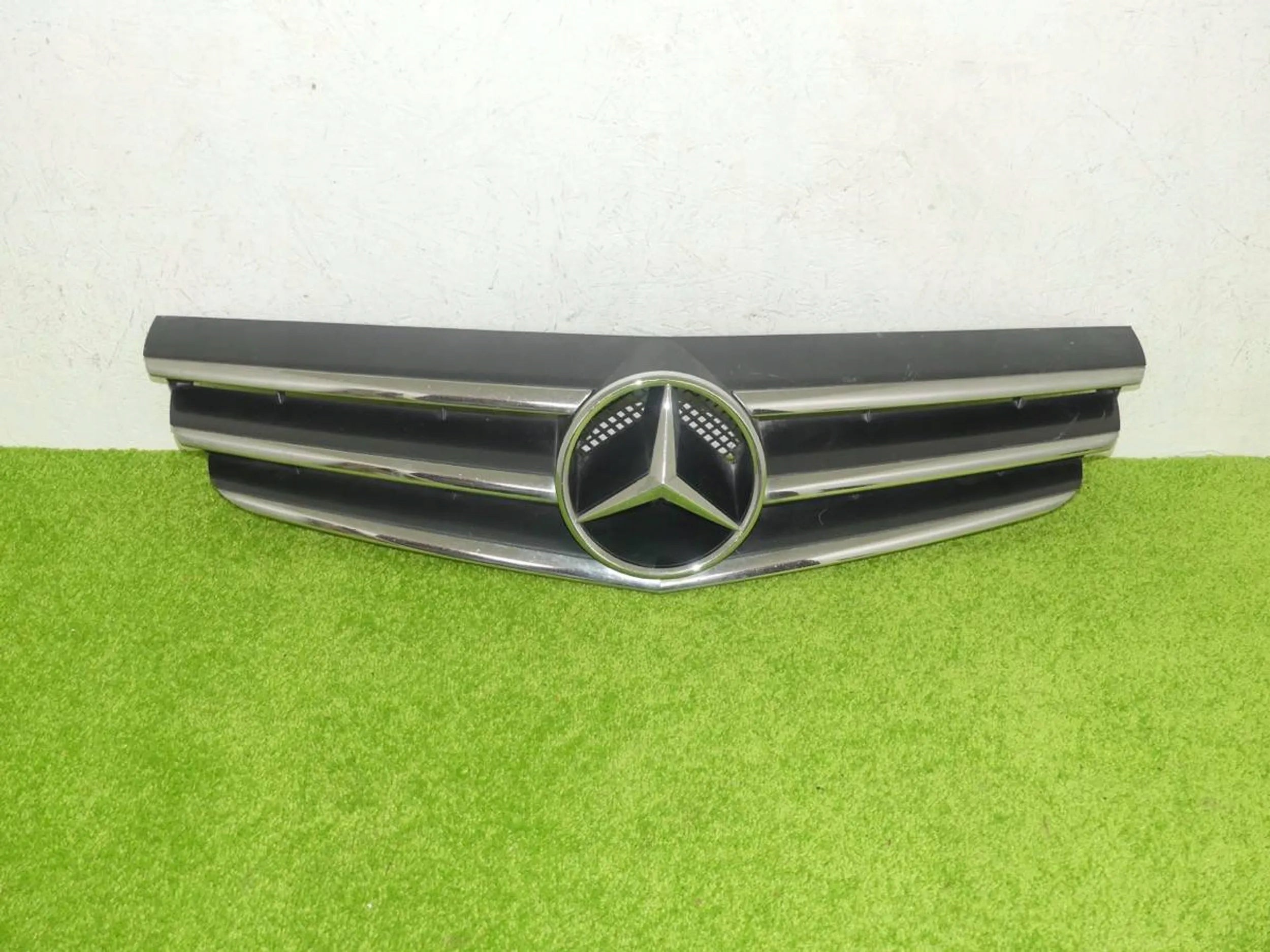 Kühlergrill Mercedes W203 FRONTGRILL A2038801583 Kühlergitter