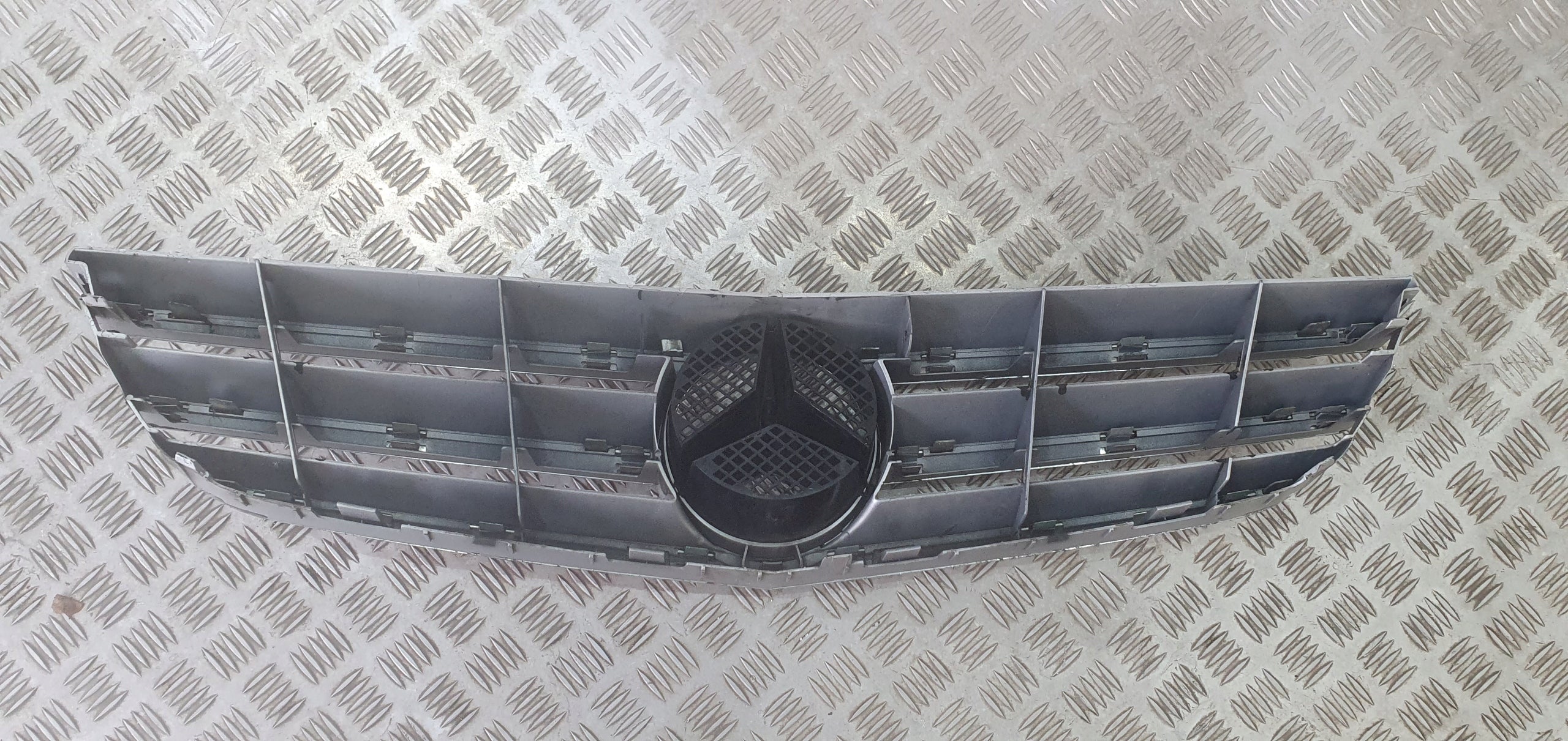 Kühlergrill Mercedes W203 A203 FRONTGRILL A2038801583 Kühlergitter