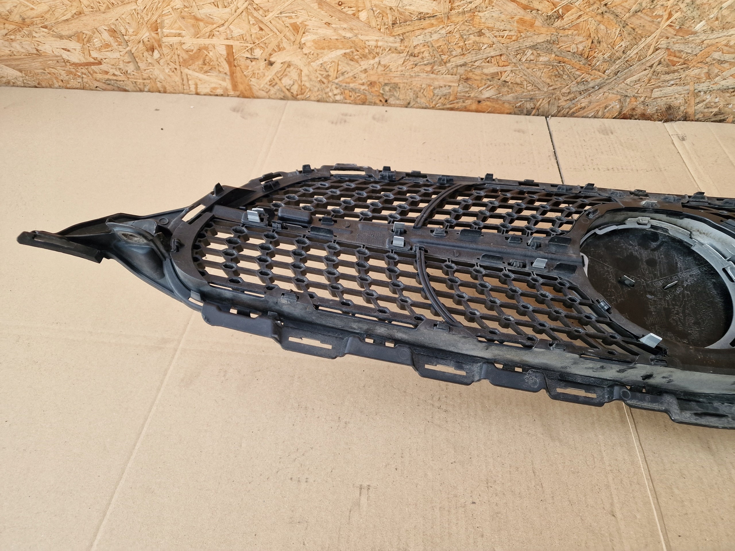 Kühlergrill Mercedes W205 FRONTGRILL A2058800307 Kühlergitter