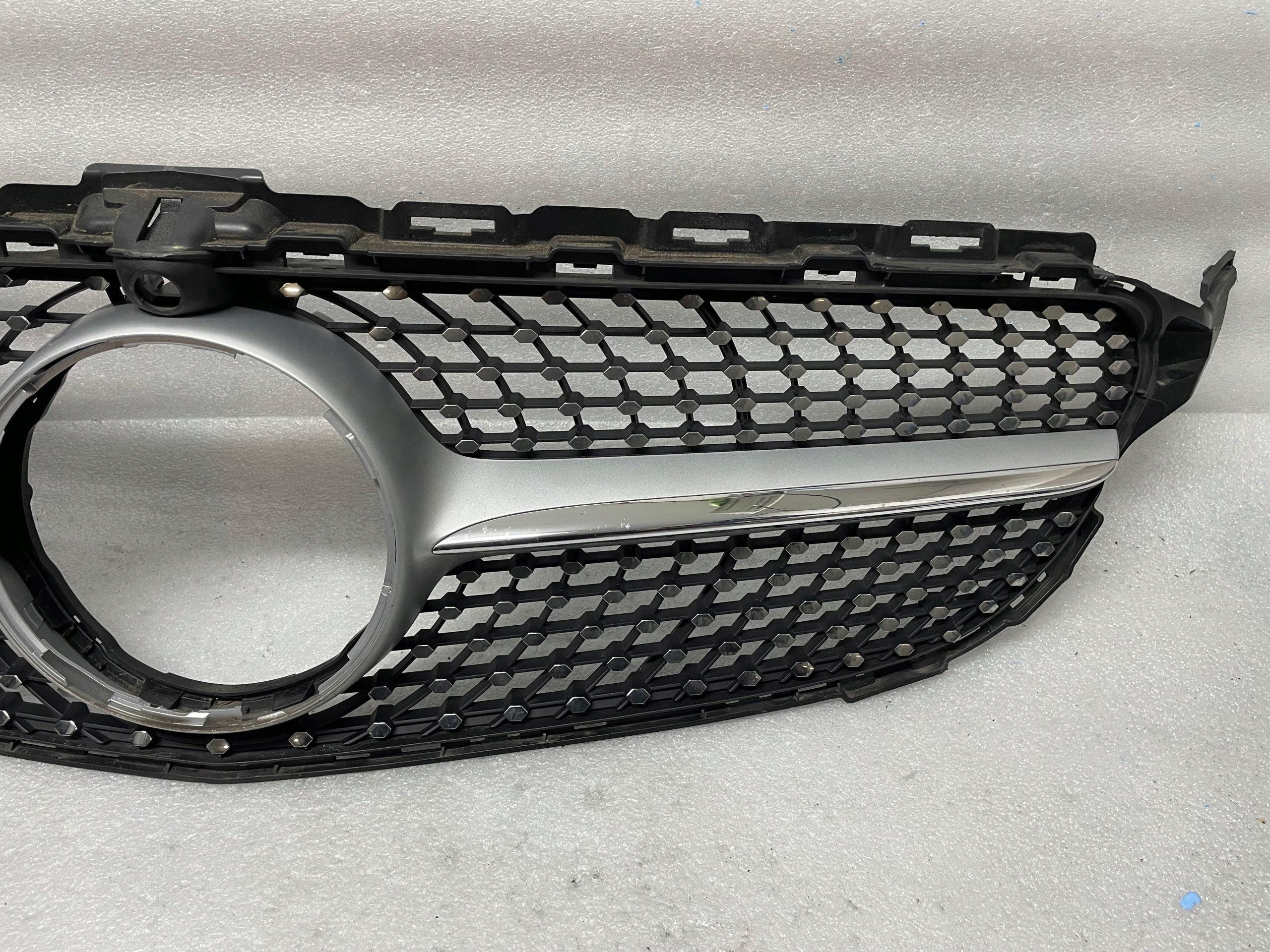 Kühlergrill Mercedes W205 FRONTGRILL A2058881760 Kühlergitter