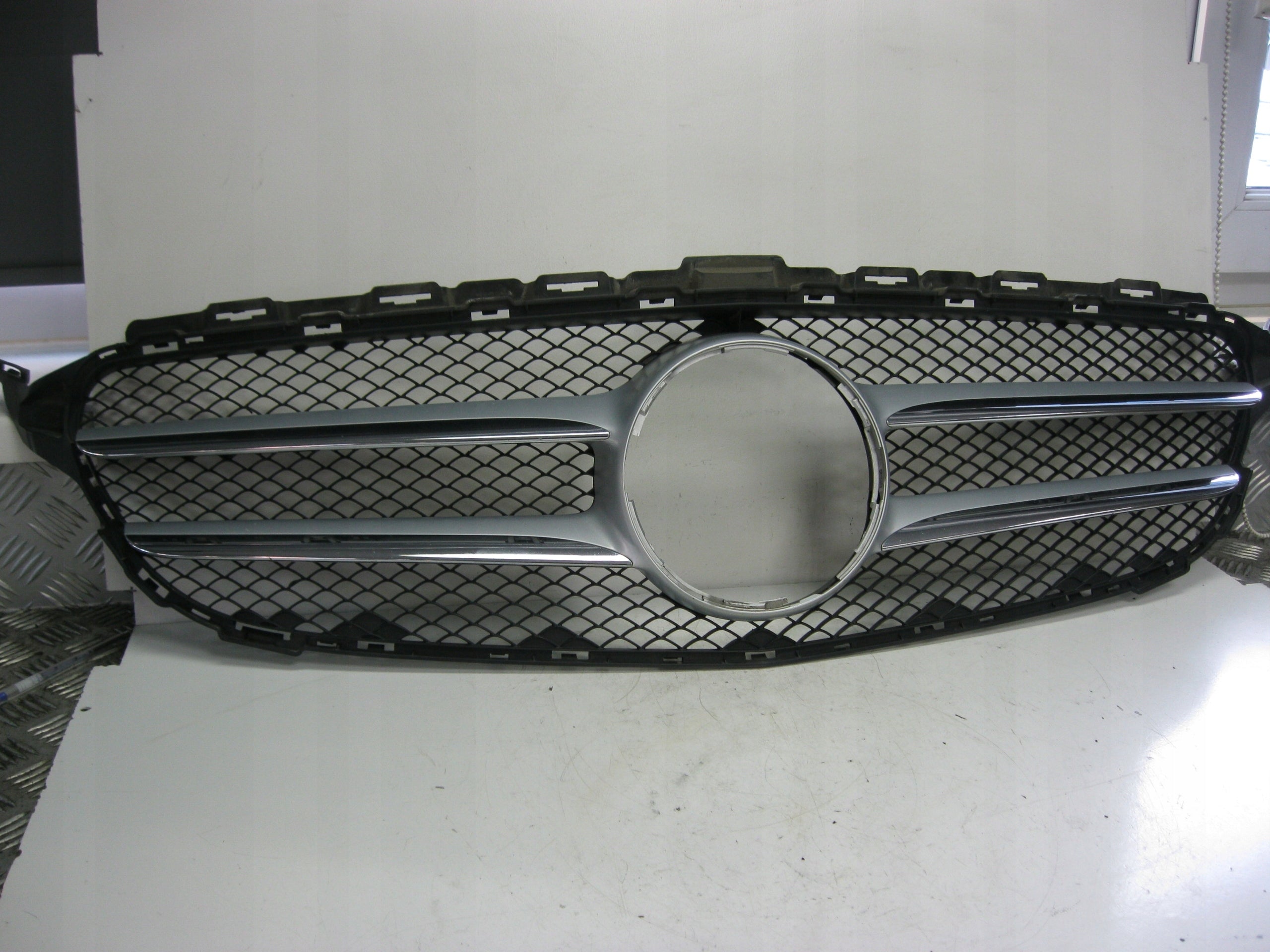 Kühlergrill Mercedes W205 A205 FRONTGRILL A2058800483 Kühlergitter