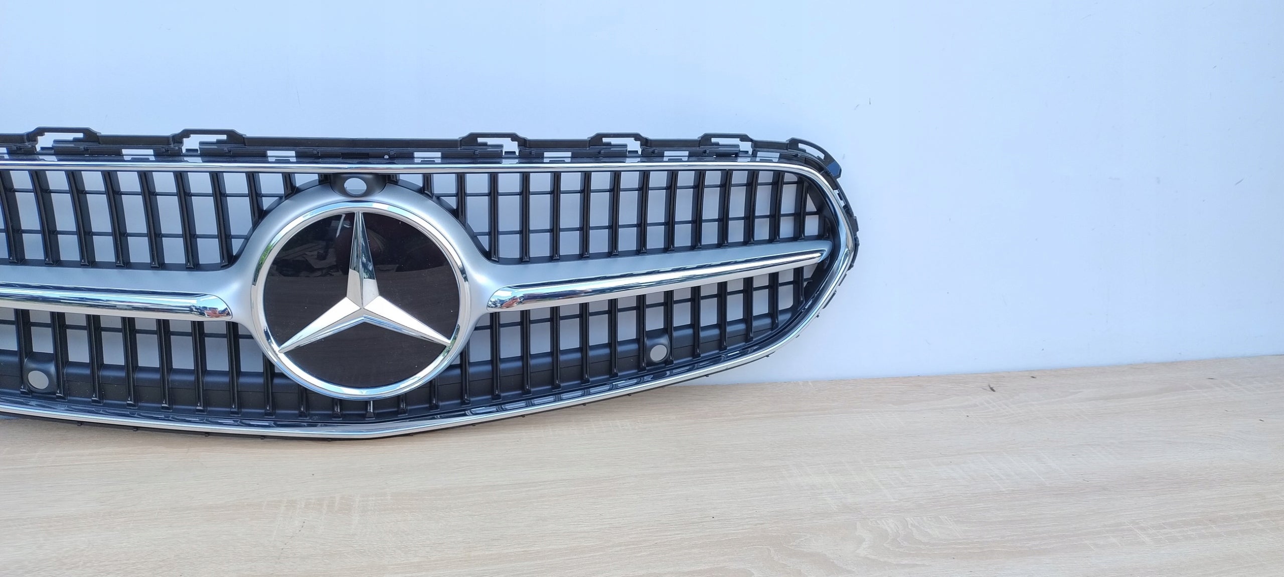 Kühlergrill Mercedes W206 FRONTGRILL A2068883900 Kühlergitter