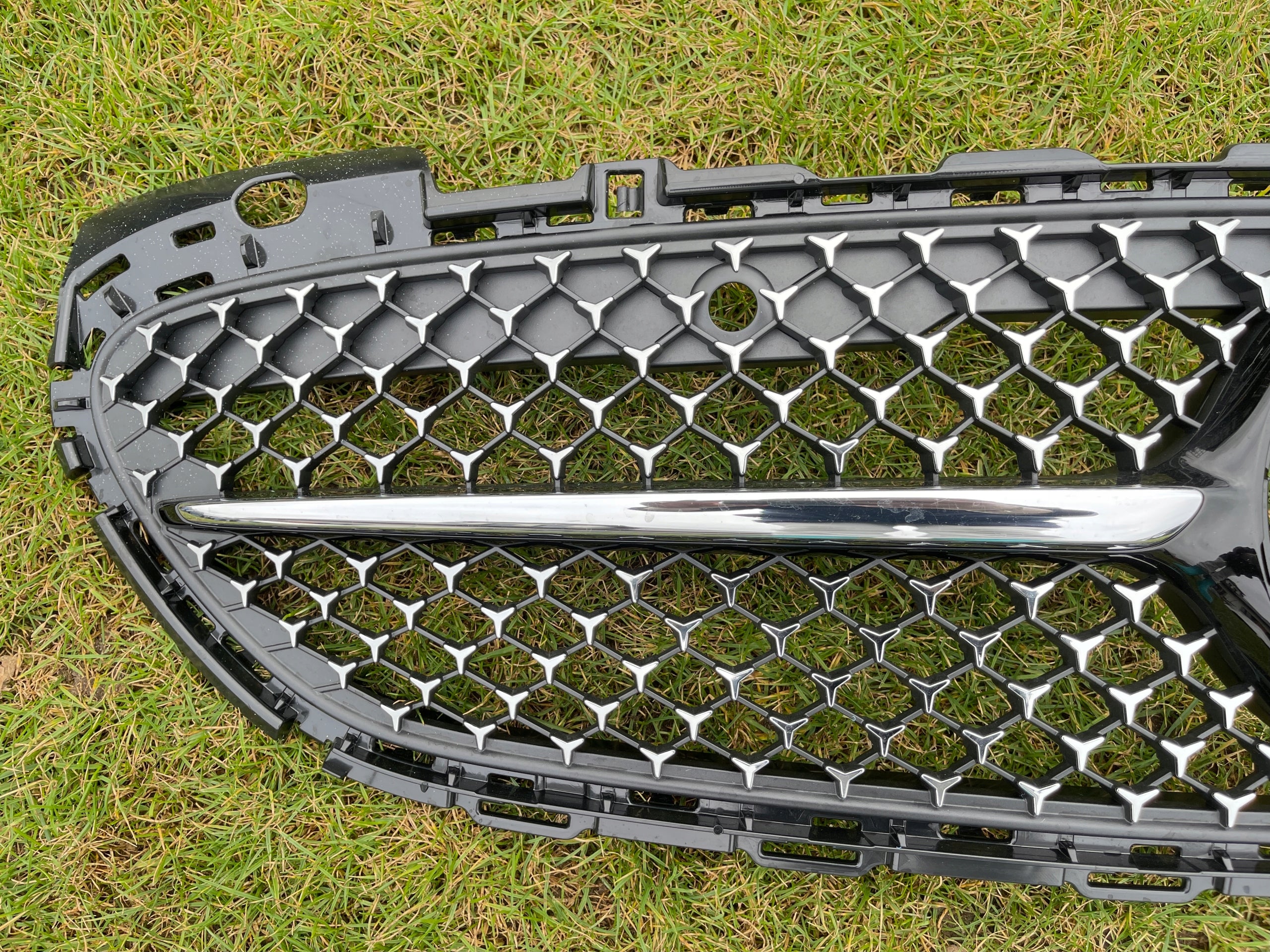 Kühlergrill Mercedes A206 W206 FRONTGRILL A2068882100 Kühlergitter