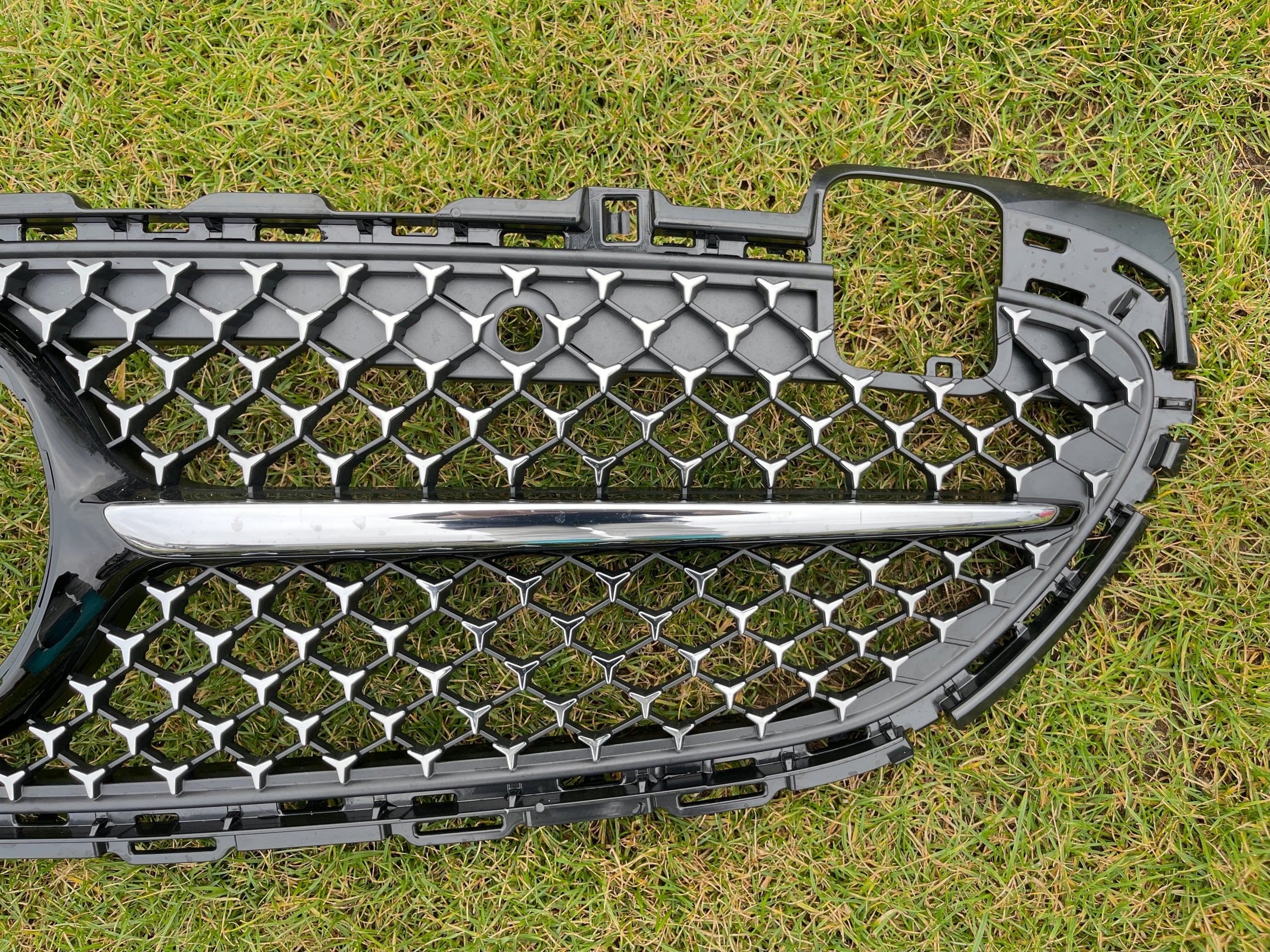 Kühlergrill Mercedes A206 W206 FRONTGRILL A2068882100 Kühlergitter