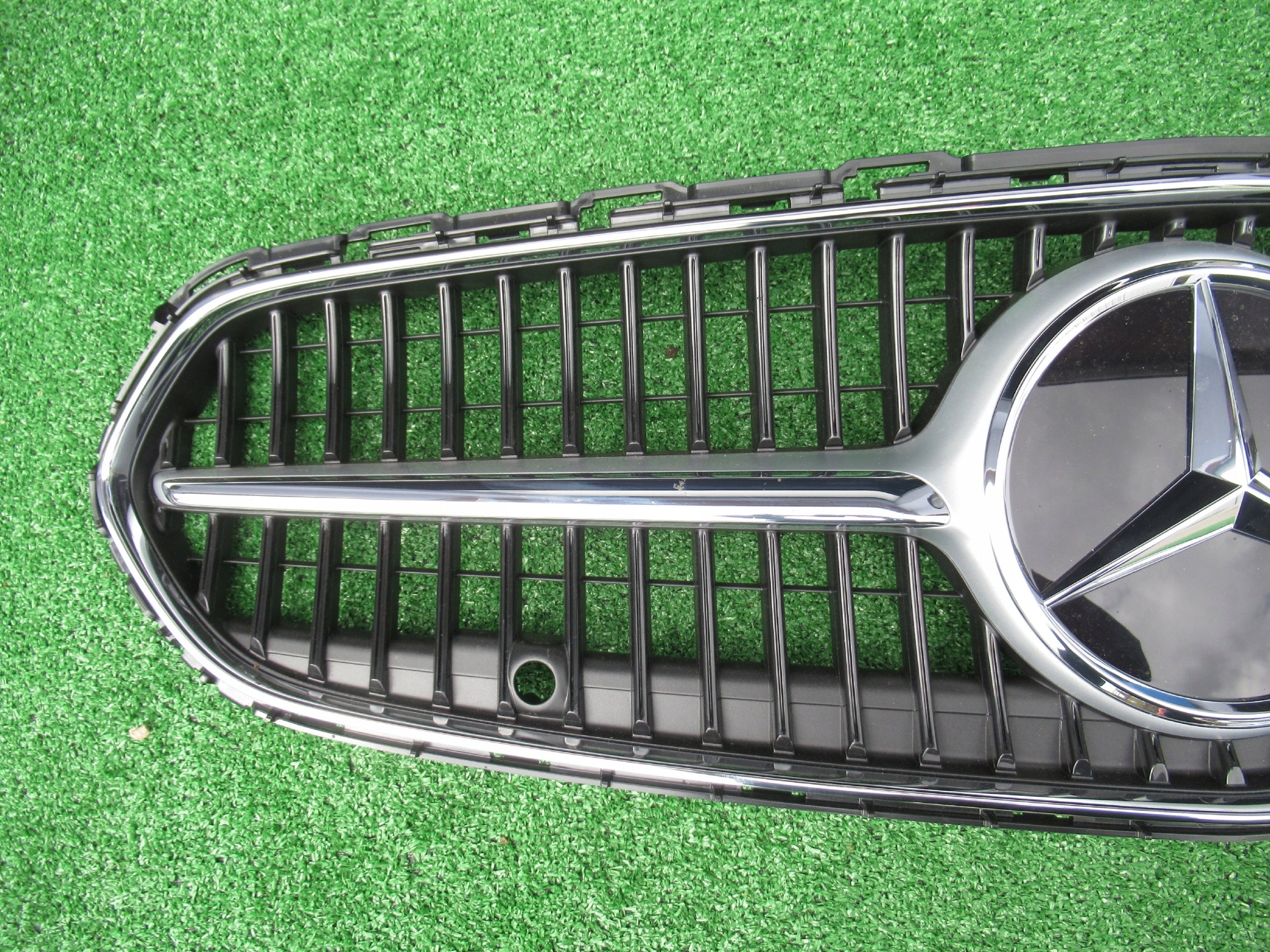 Kühlergrill Mercedes A206 W206 FRONTGRILL A2068883800 Kühlergitter