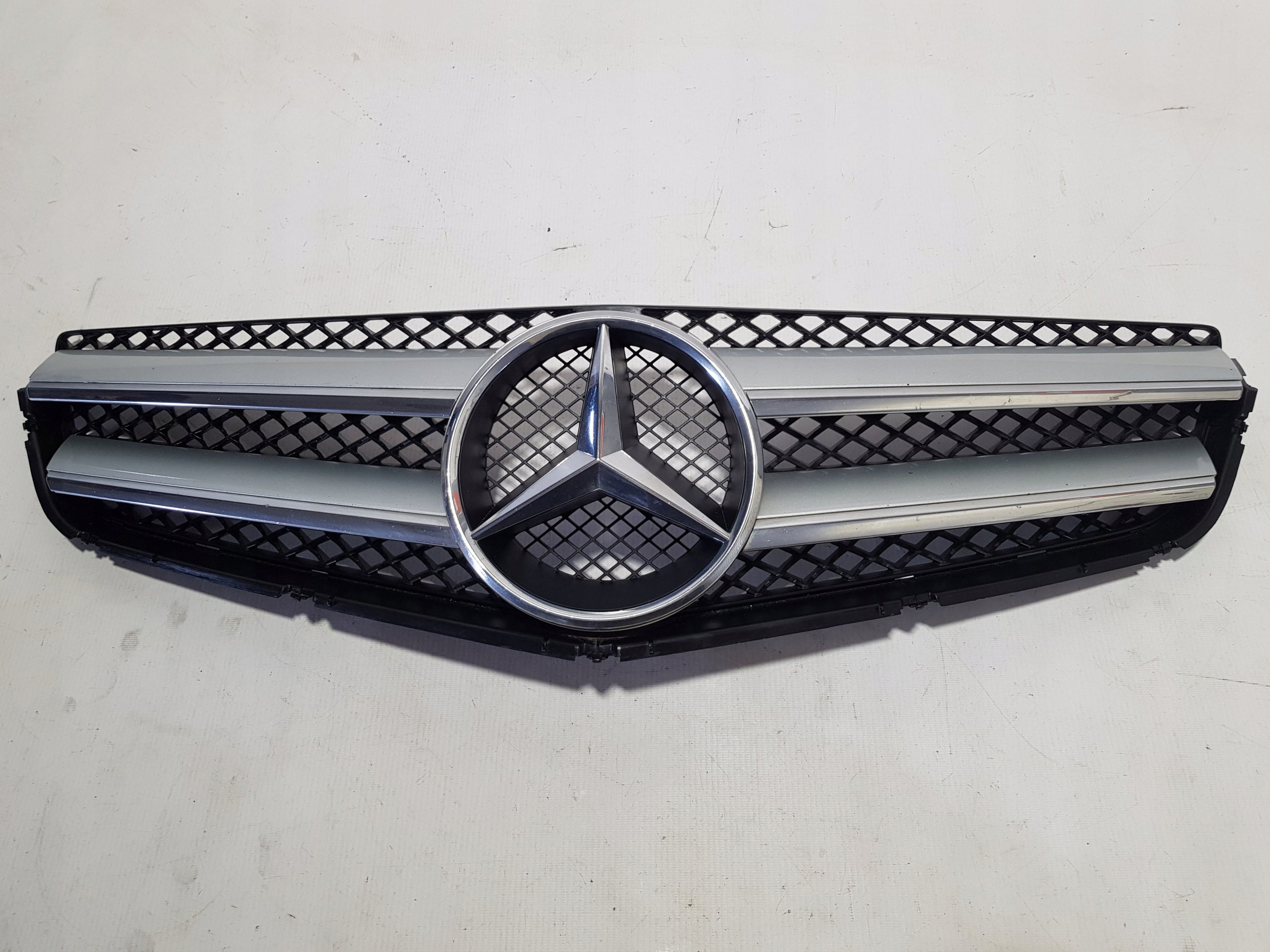 Grille de radiateur Mercedes W207 A207 C207 FRONTGRILL A2078880283 Grille de radiateur 