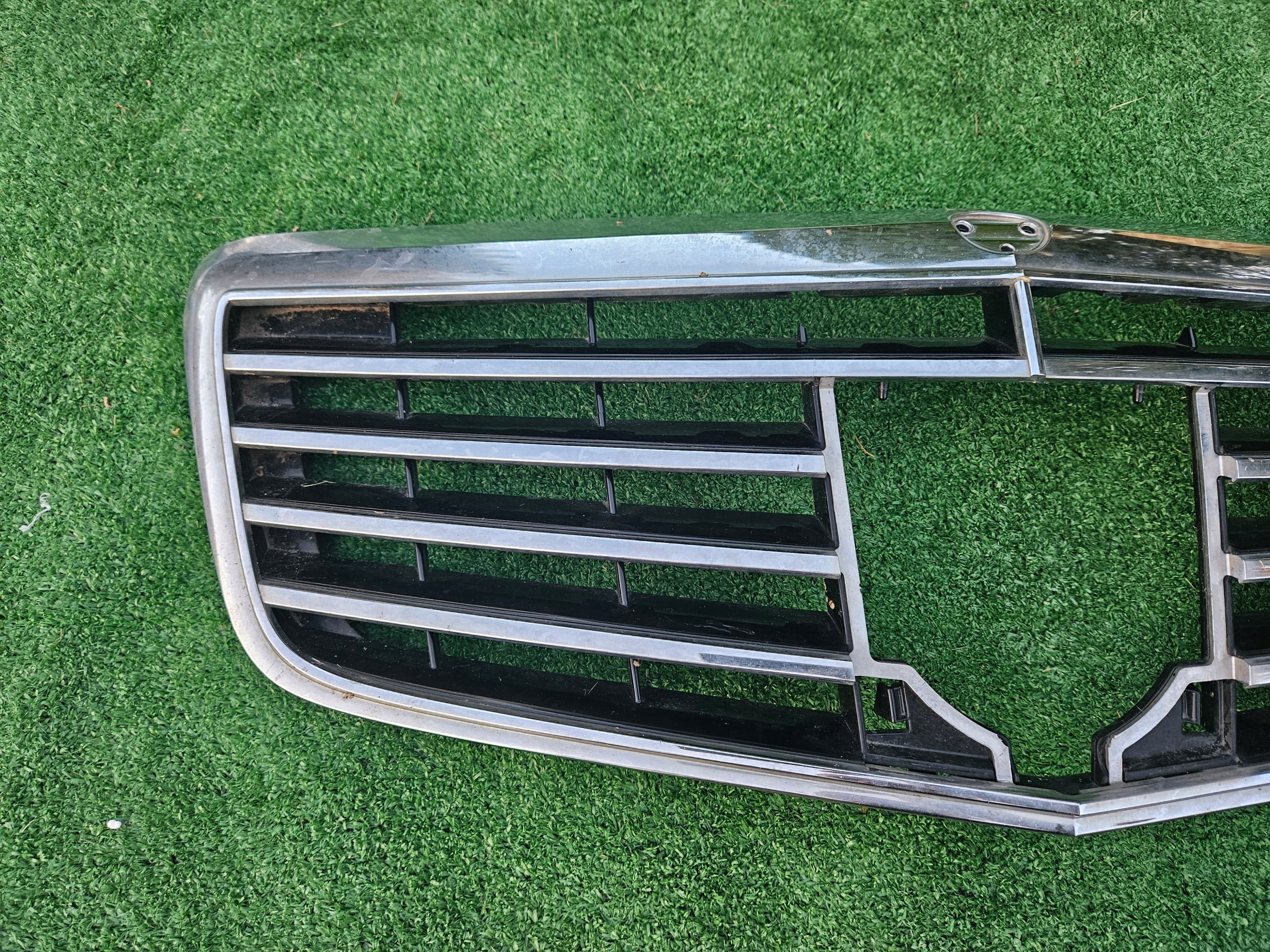 Kühlergrill Mercedes W211 FRONTGRILL A2118801883 Kühlergitter