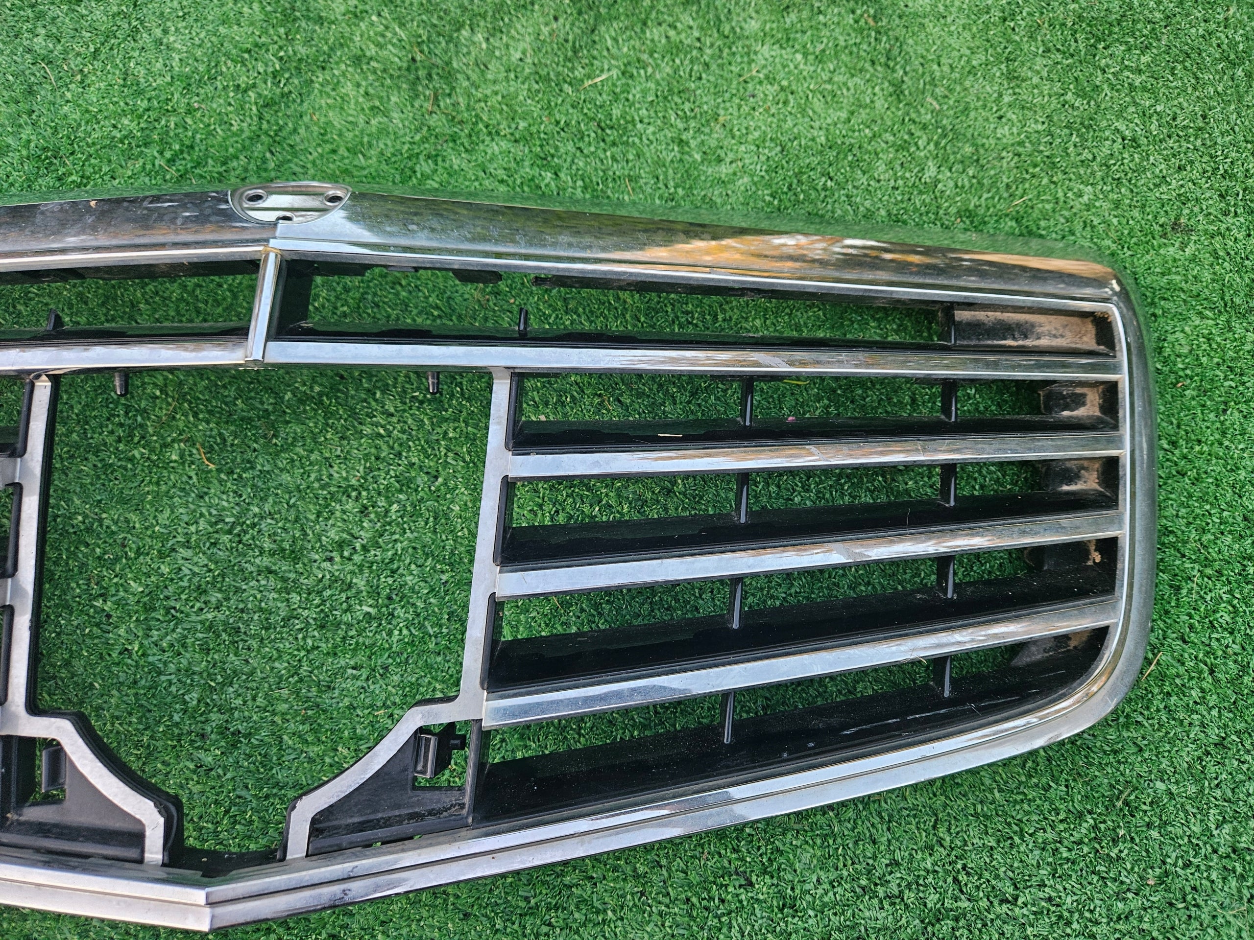 Kühlergrill Mercedes W211 FRONTGRILL A2118801883 Kühlergitter