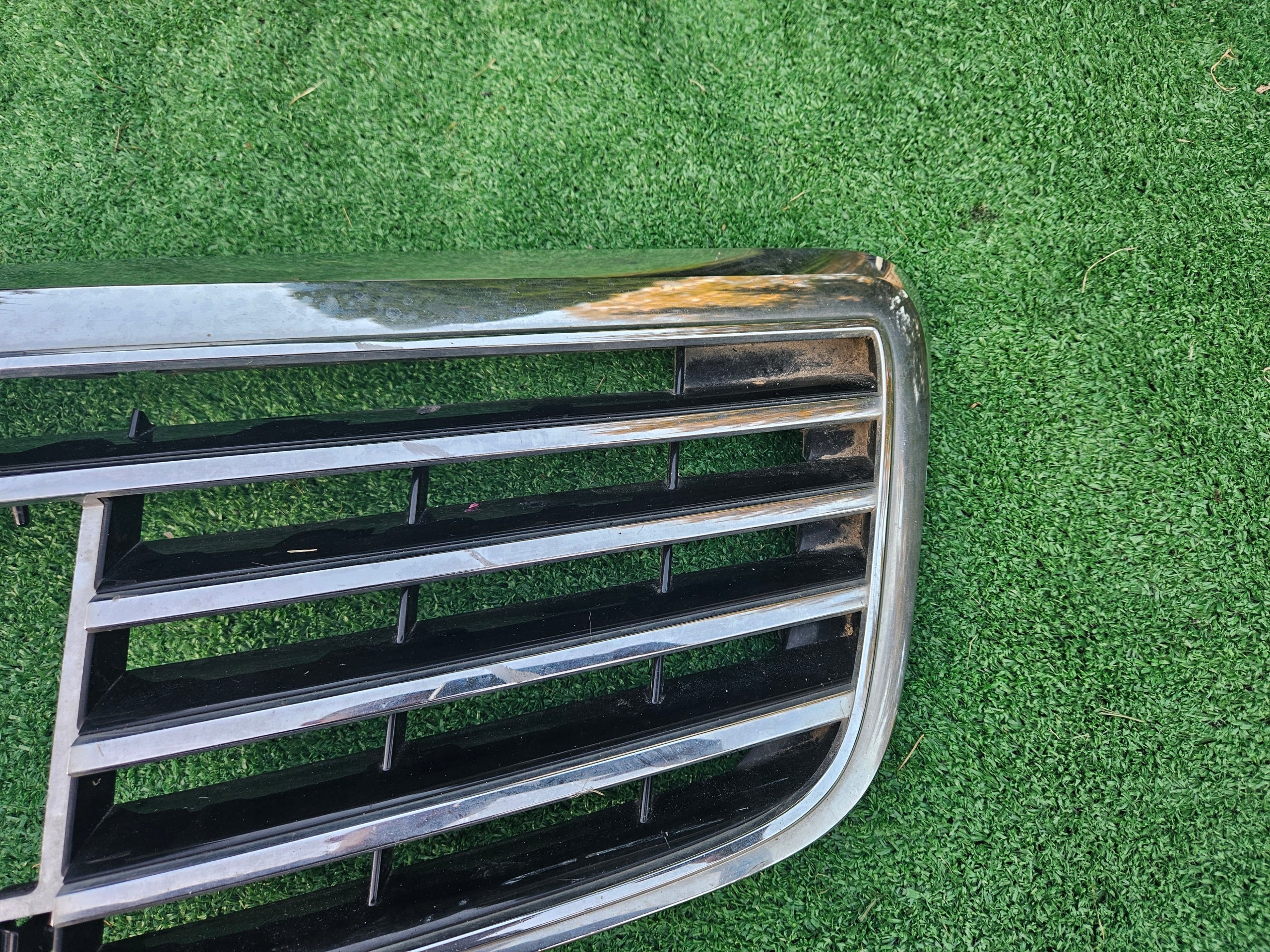 Kühlergrill Mercedes W211 FRONTGRILL A2118801883 Kühlergitter