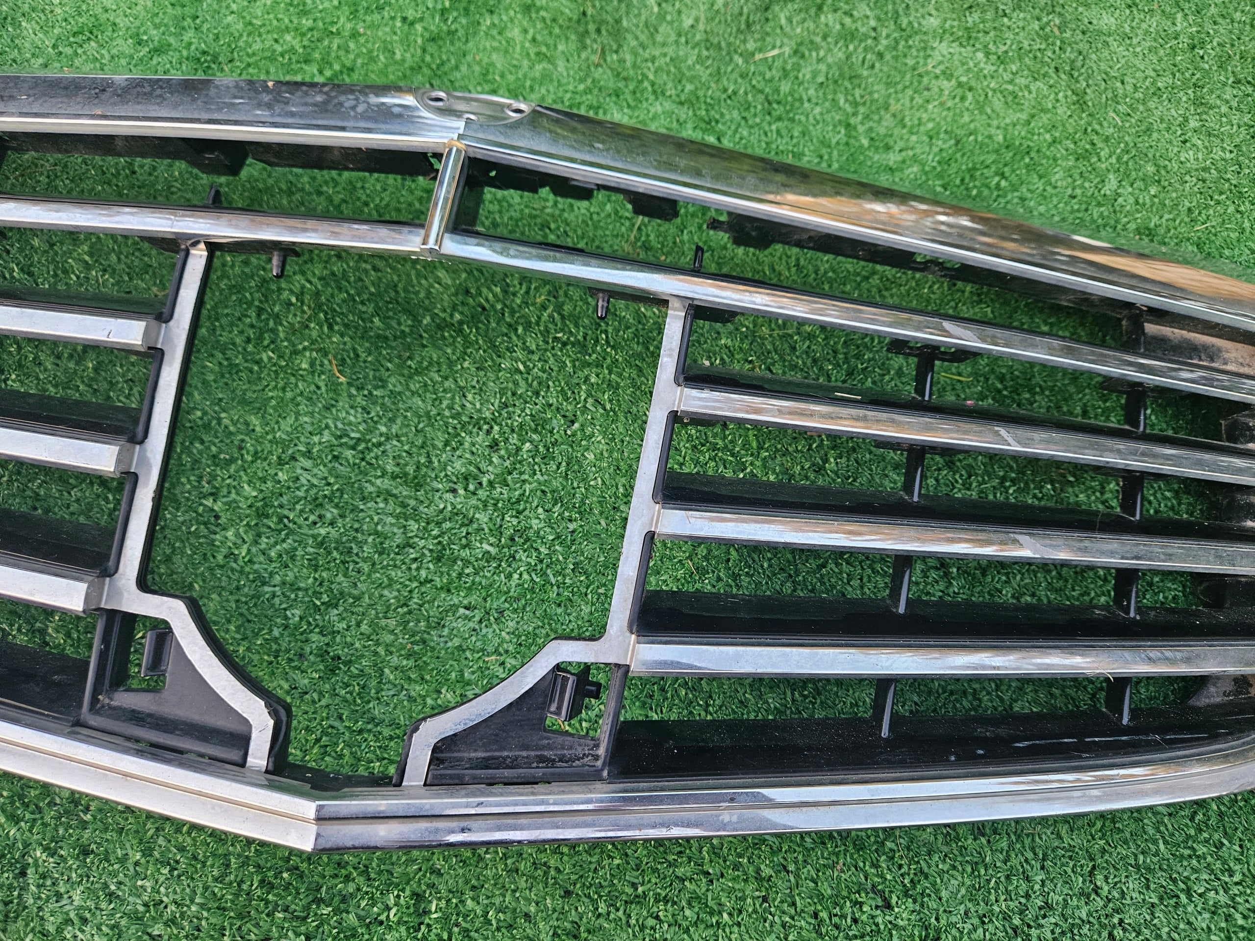 Kühlergrill Mercedes W211 FRONTGRILL A2118801883 Kühlergitter