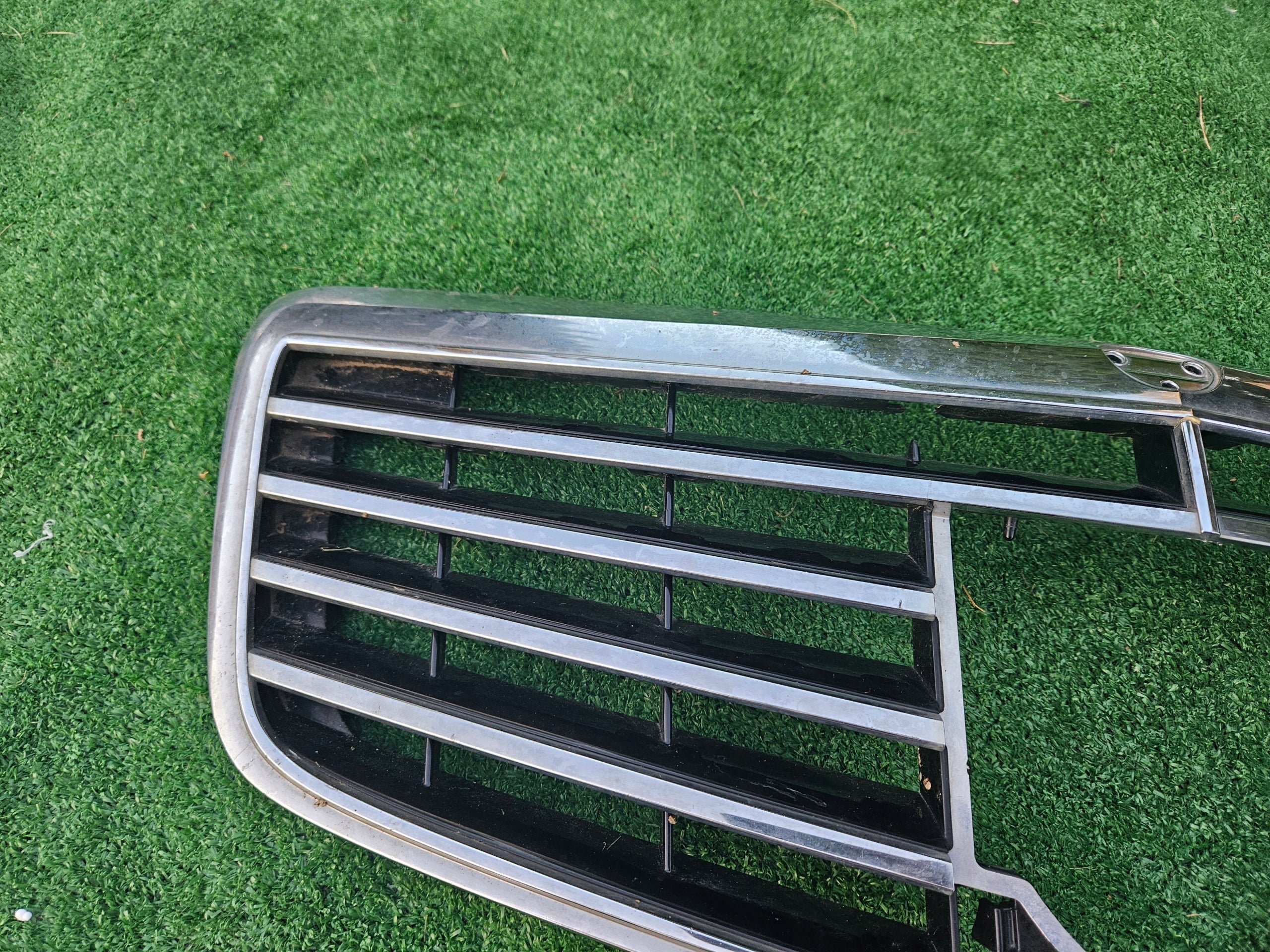 Kühlergrill Mercedes W211 FRONTGRILL A2118801883 Kühlergitter