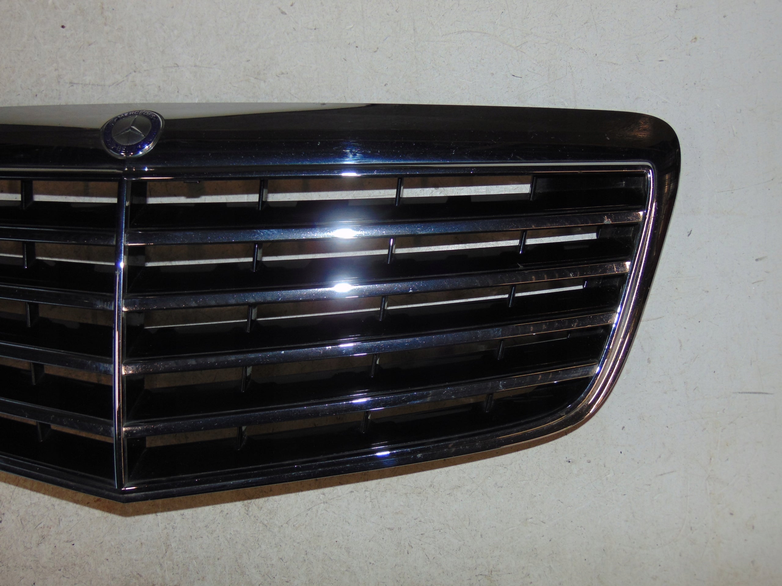 Kühlergrill Mercedes W211 A211 FRONTGRILL A2118801783 Kühlergitter