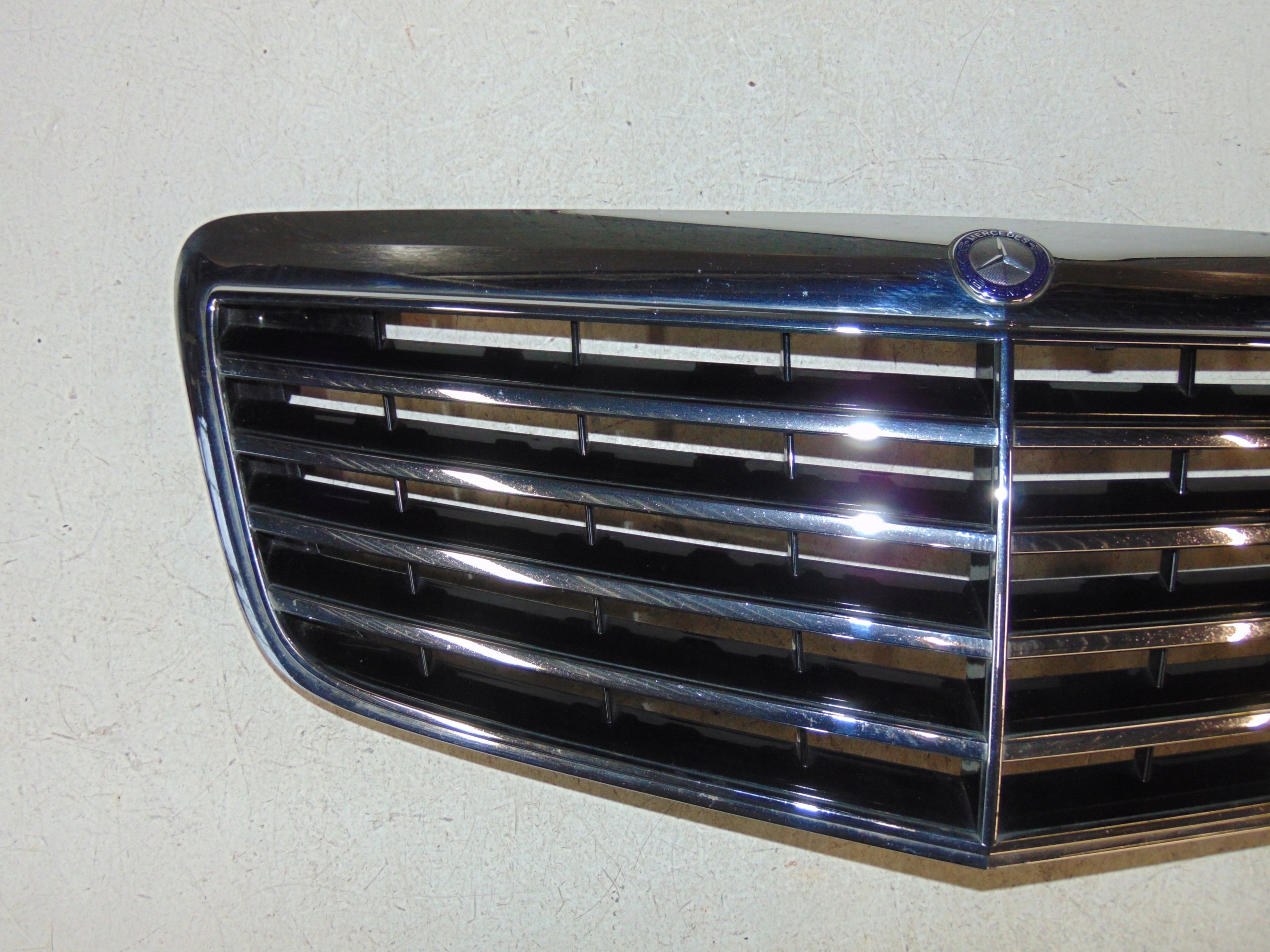 Kühlergrill Mercedes W211 A211 FRONTGRILL A2118801783 Kühlergitter