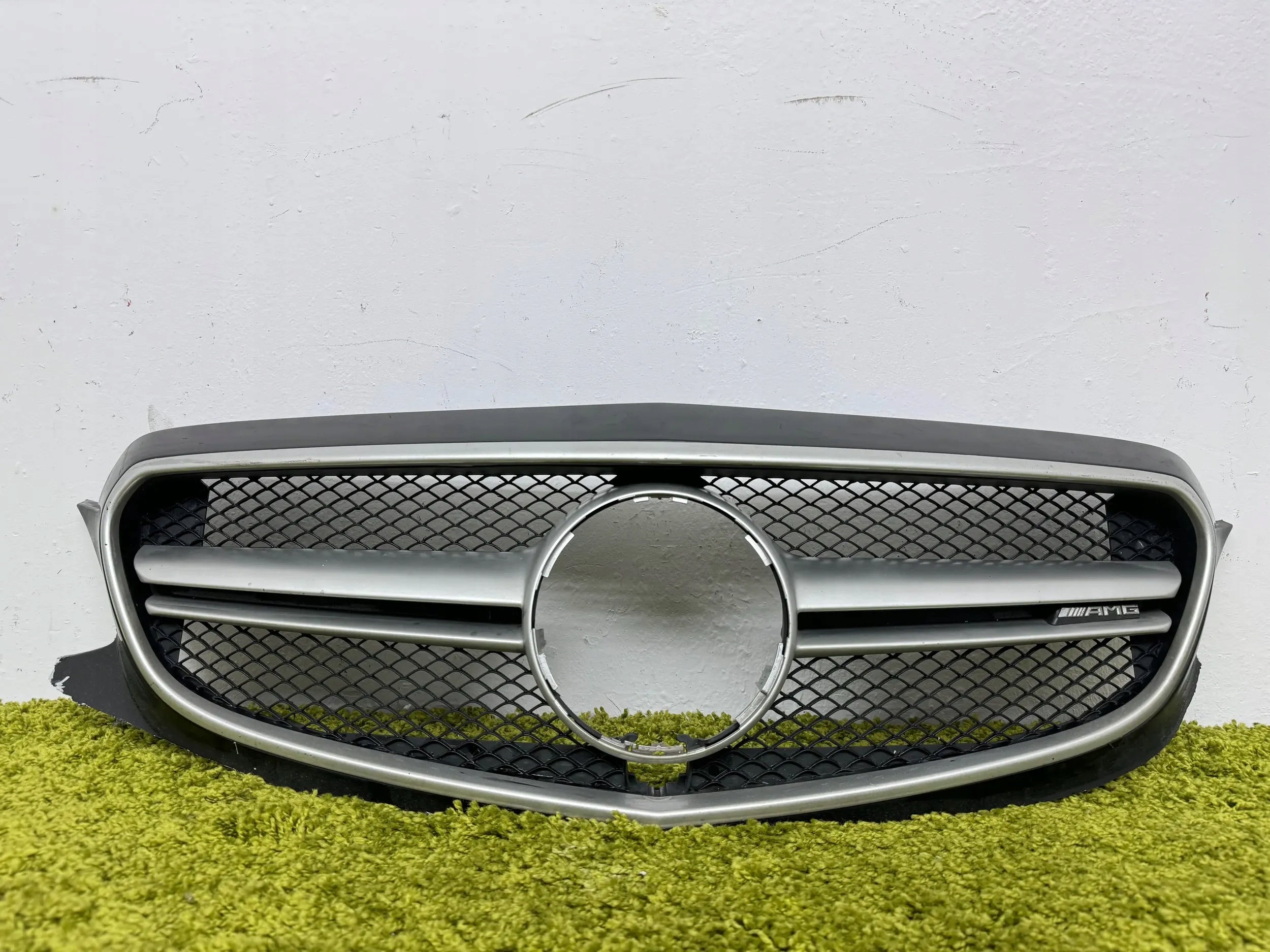  Grille de radiateur Mercedes E 212 FRONTGRILL A2128855165 Grille de radiateur  product image