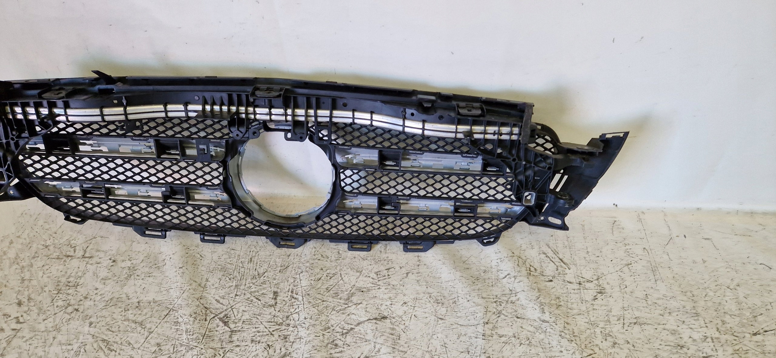 Kühlergrill Mercedes A213 W213 FRONTGRILL A213880223 Kühlergitter