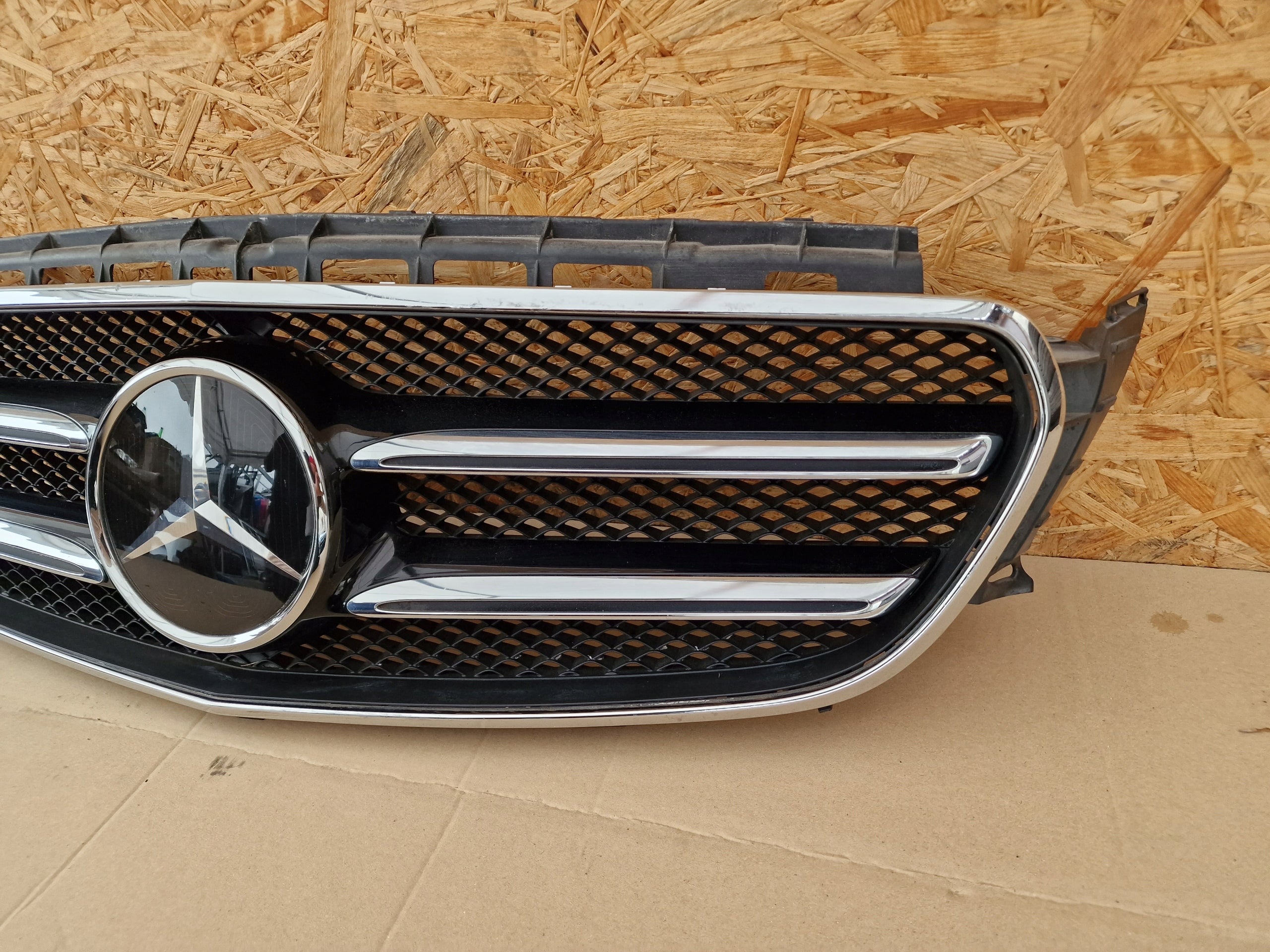 Kühlergrill Mercedes A213 W213 FRONTGRILL A2138880123 Kühlergitter