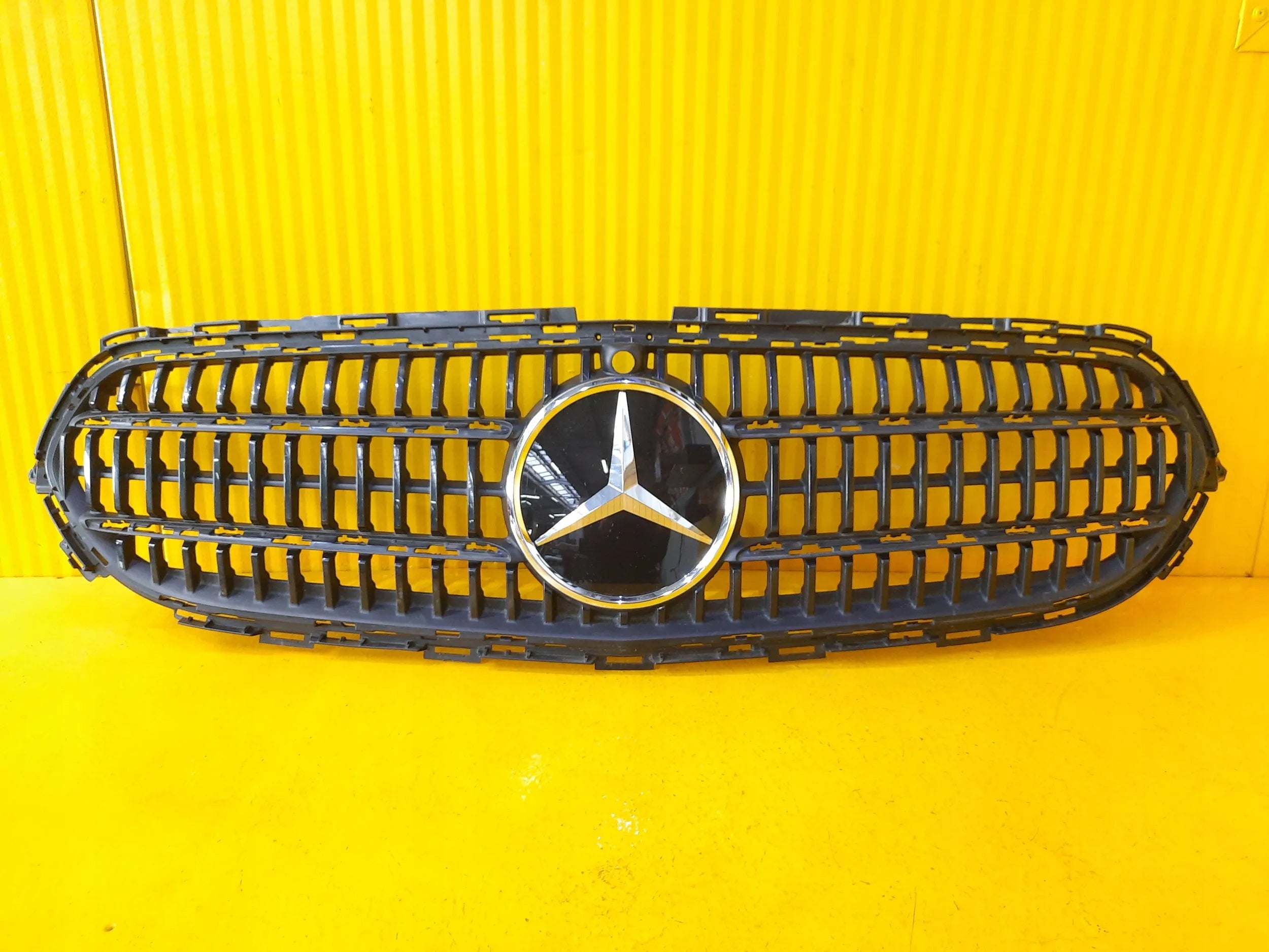 Kühlergrill Mercedes A213 W213 FRONTGRILL A2138883900 Kühlergitter