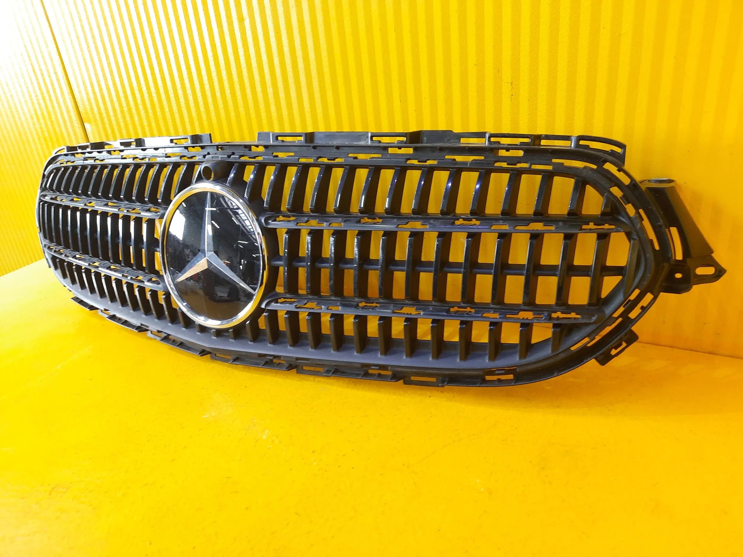 Kühlergrill Mercedes A213 W213 FRONTGRILL A2138883900 Kühlergitter