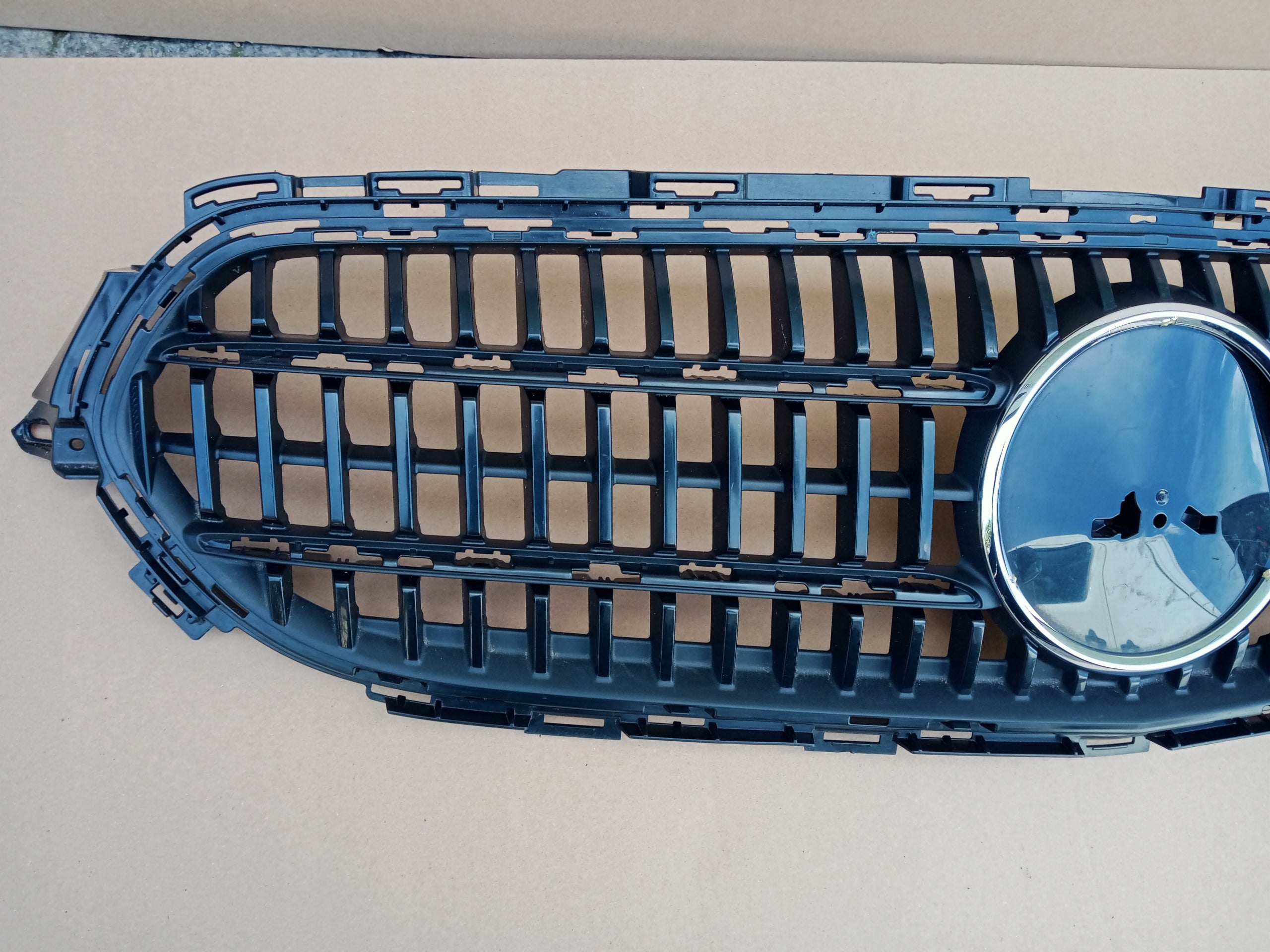 Kühlergrill Mercedes W213 A213 FRONTGRILL A2138883800 Kühlergitter