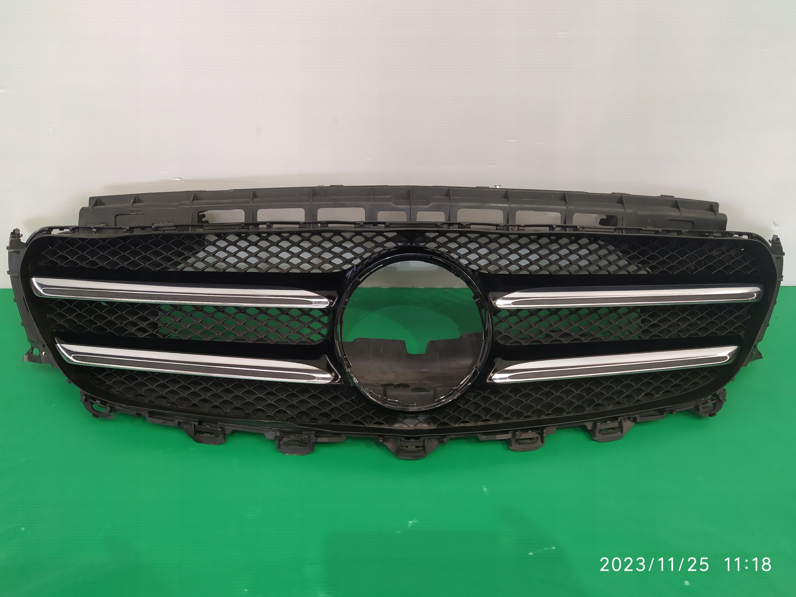  Kühlergrill Mercedes A213 W213 FRONTGRILL A2138880123 Kühlergitter product image