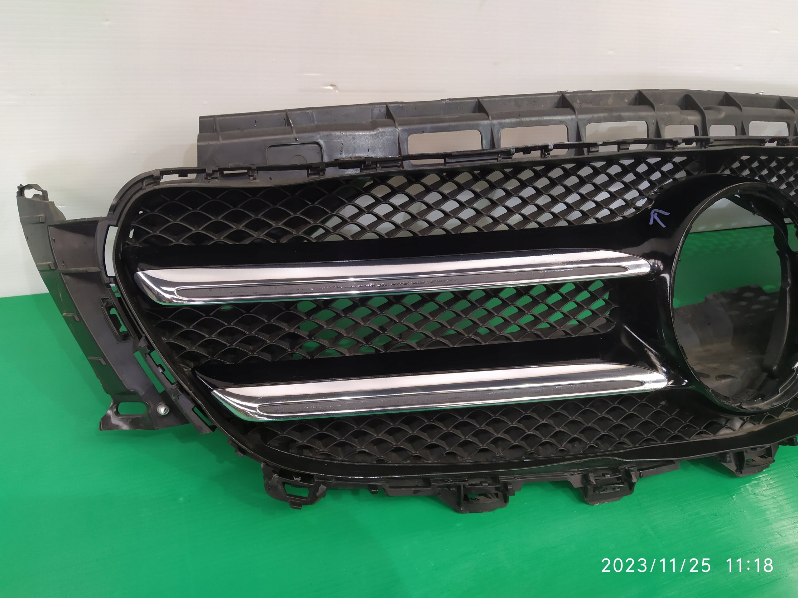 Kühlergrill Mercedes A213 W213 FRONTGRILL A2138880123 Kühlergitter