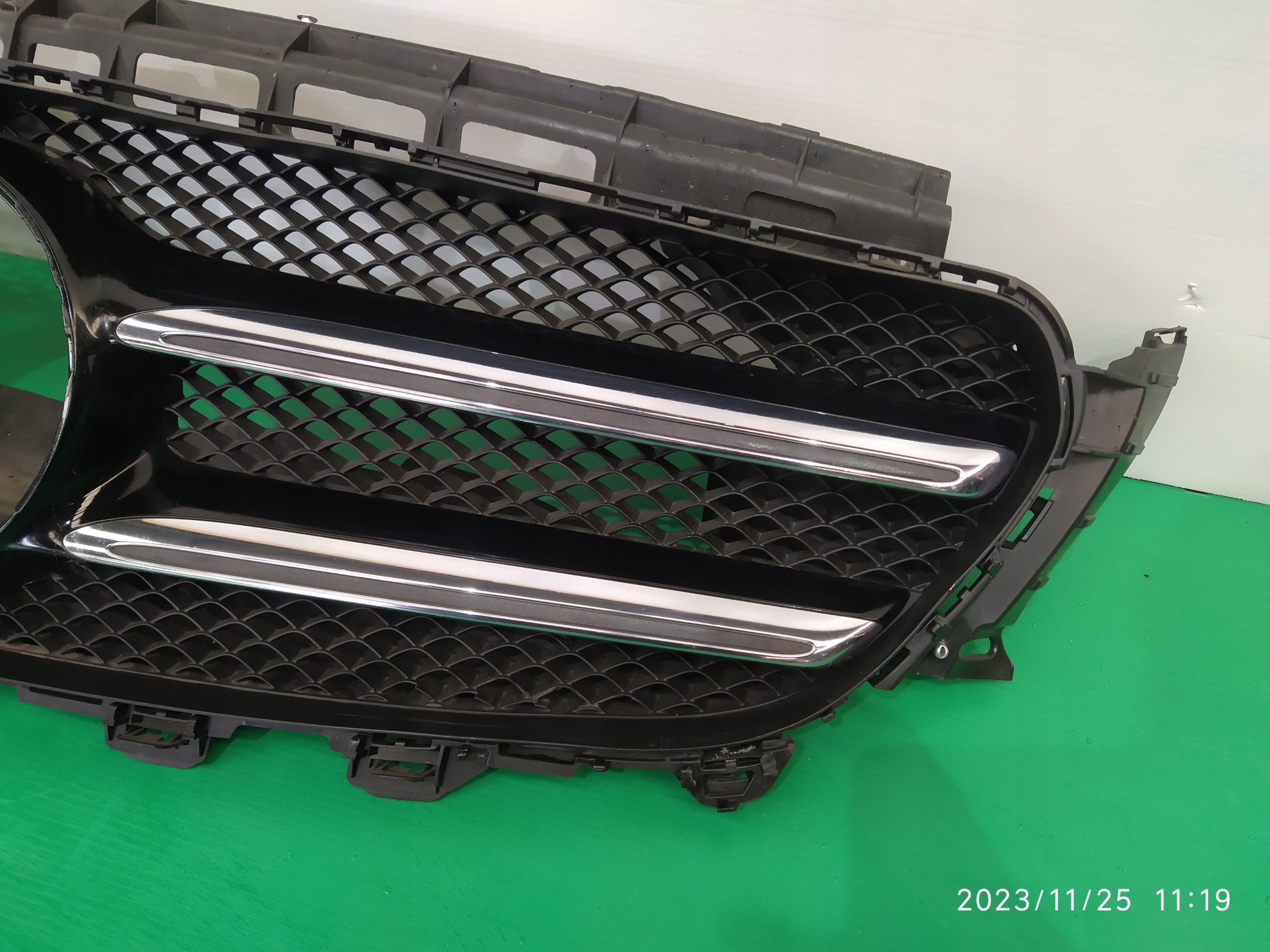 Kühlergrill Mercedes A213 W213 FRONTGRILL A2138880123 Kühlergitter