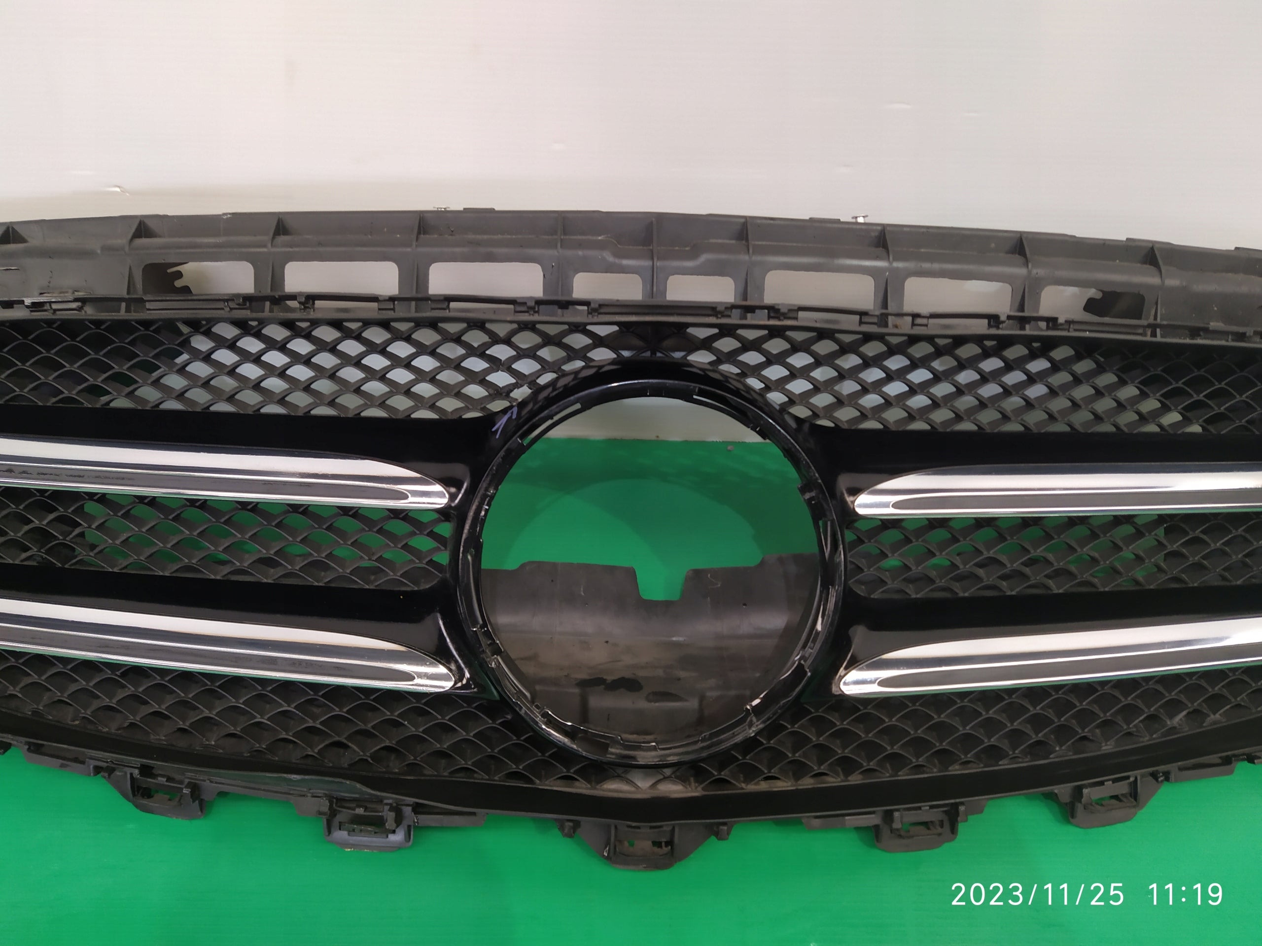 Kühlergrill Mercedes A213 W213 FRONTGRILL A2138880123 Kühlergitter