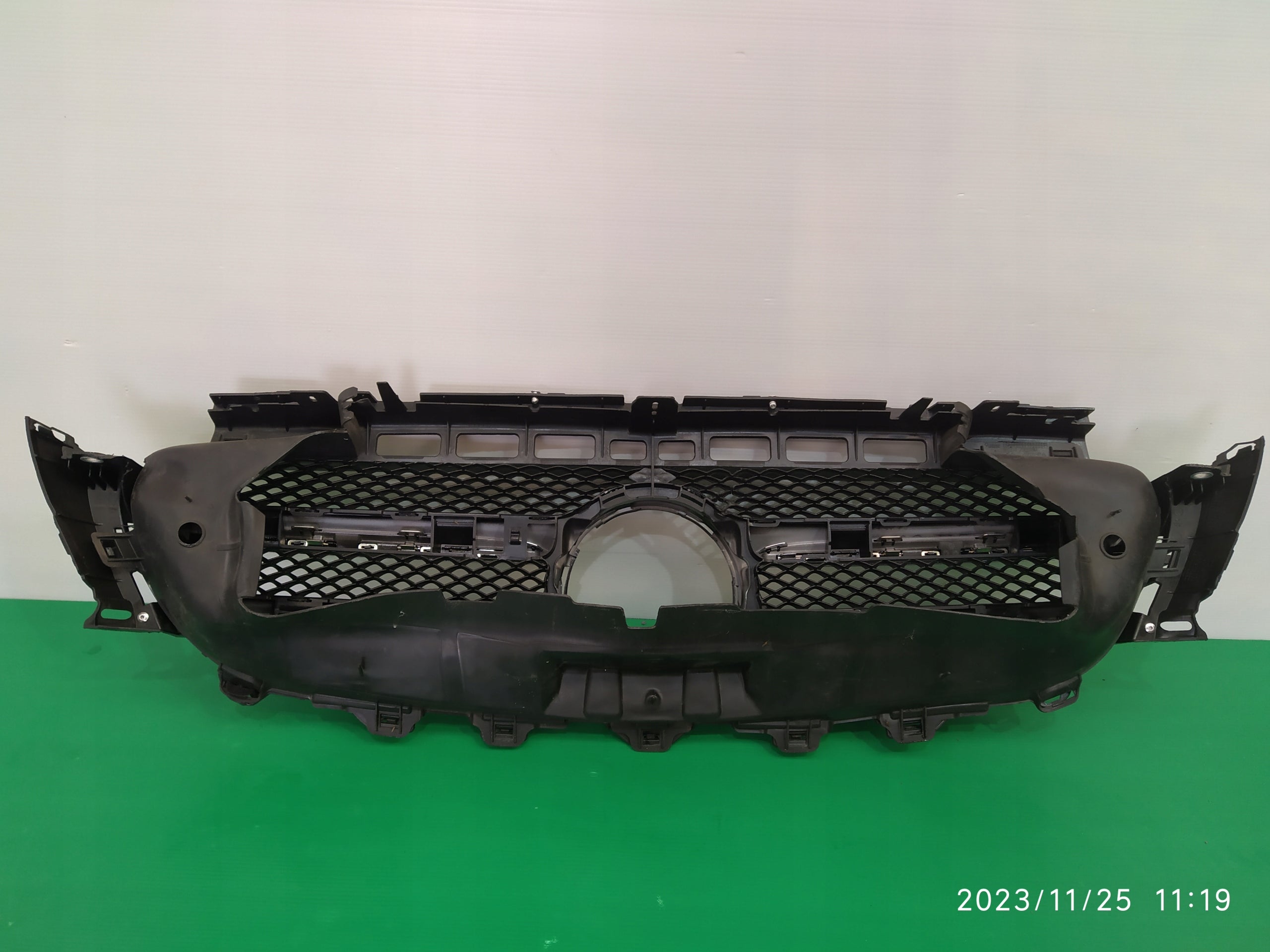 Kühlergrill Mercedes A213 W213 FRONTGRILL A2138880123 Kühlergitter