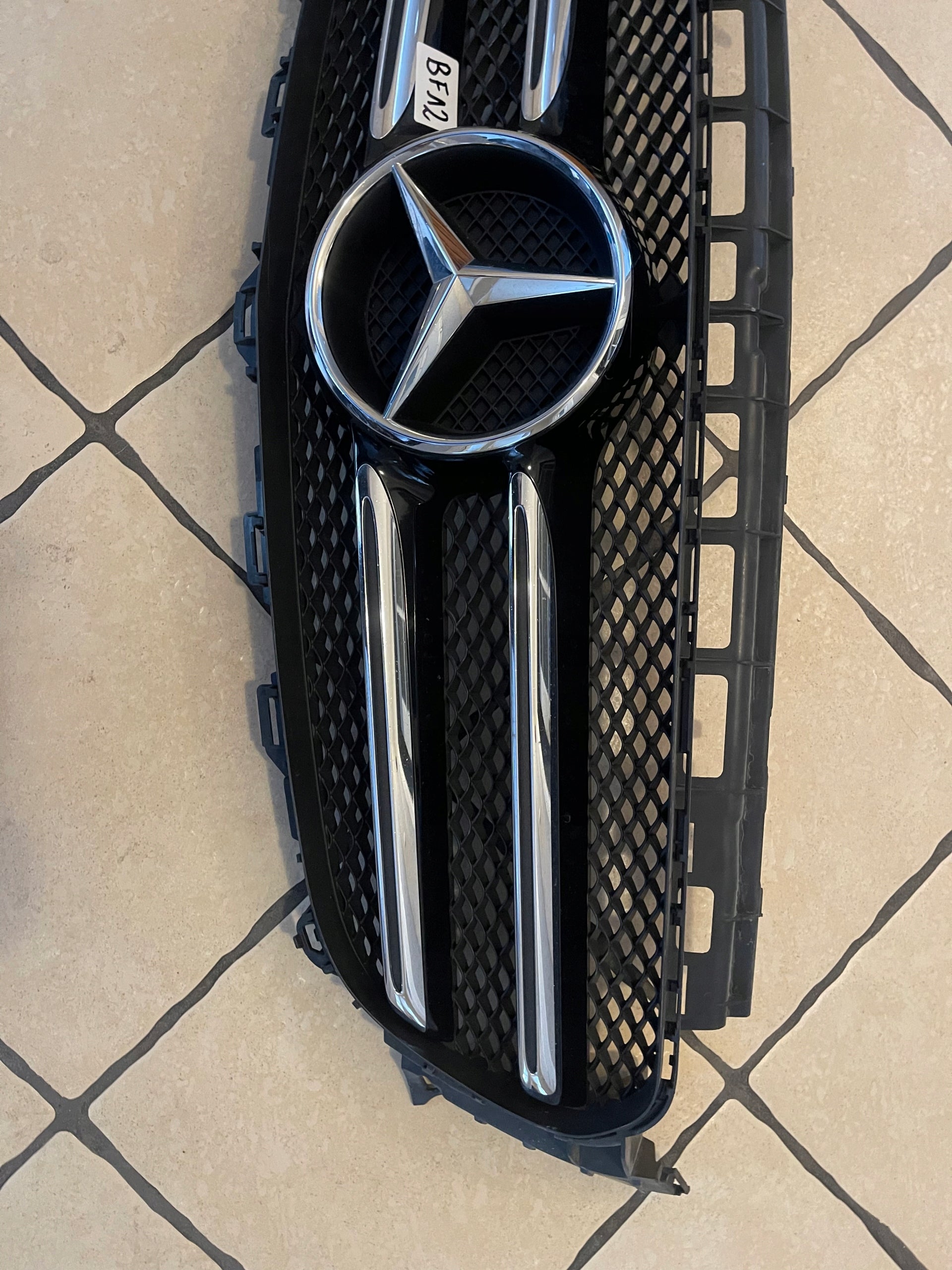 Kühlergrill Mercedes W213 FRONTGRILL Kühlergitter