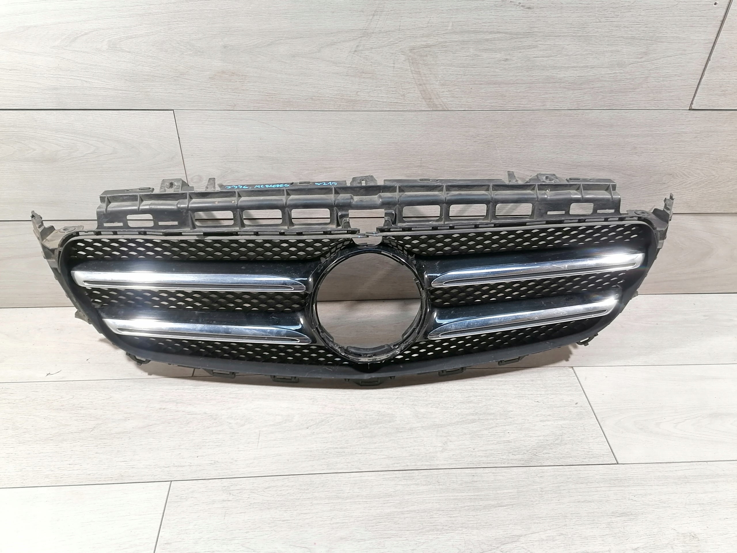  Kühlergrill Mercedes A213 W213 FRONTGRILL A2138880223 Kühlergitter product image