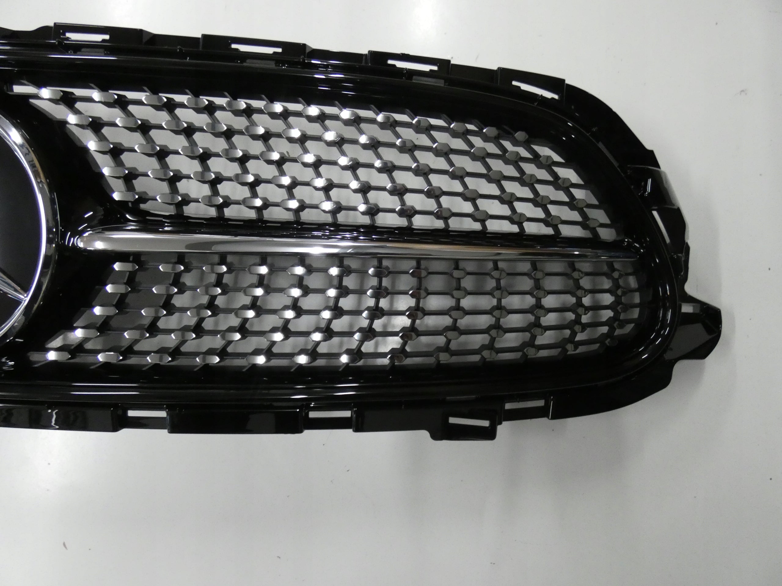 Kühlergrill Mercedes W238 W213 FRONTGRILL A2388883100 Kühlergitter