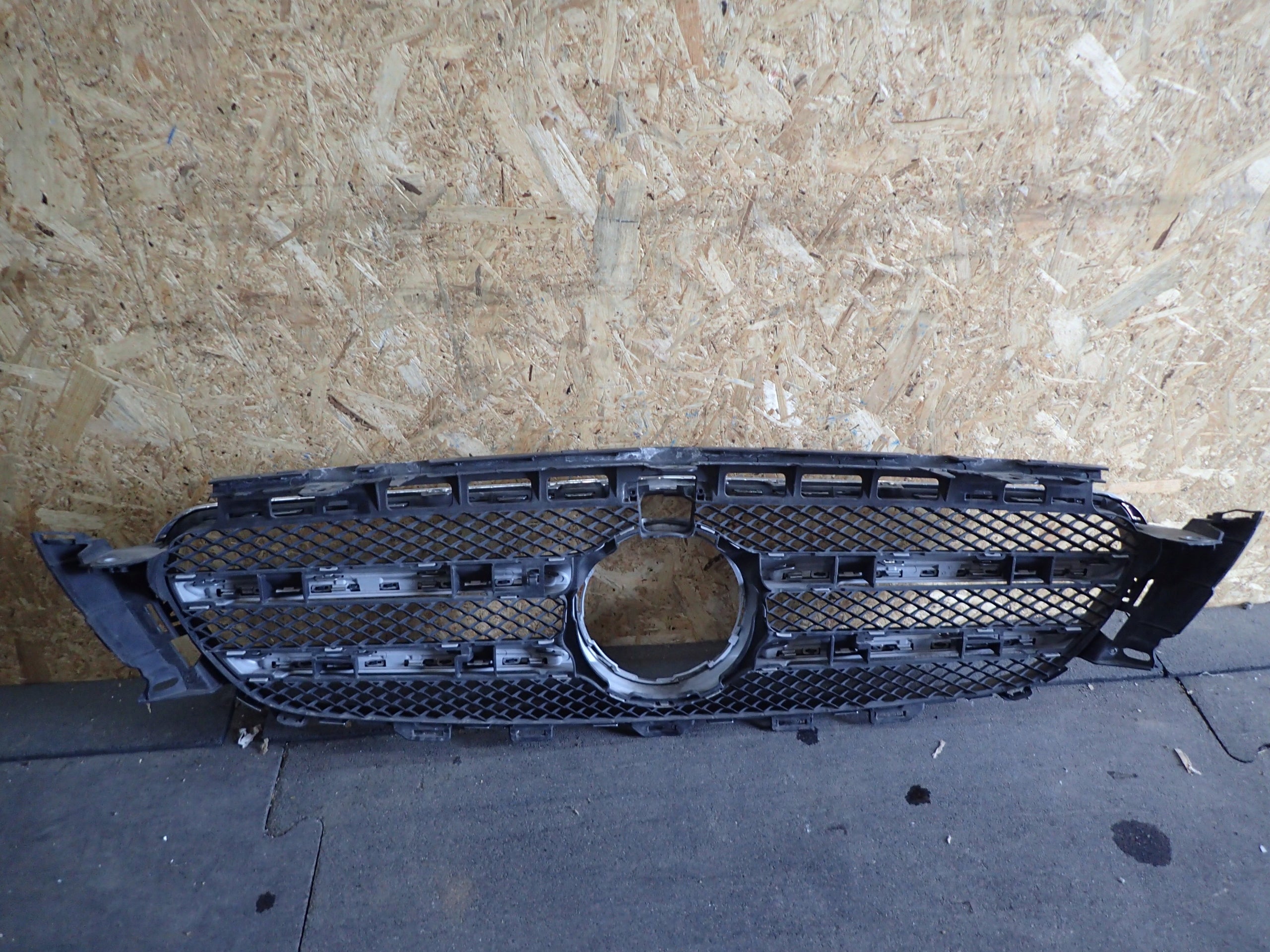 Kühlergrill Mercedes A213 W213 FRONTGRILL A2138880223 Kühlergitter