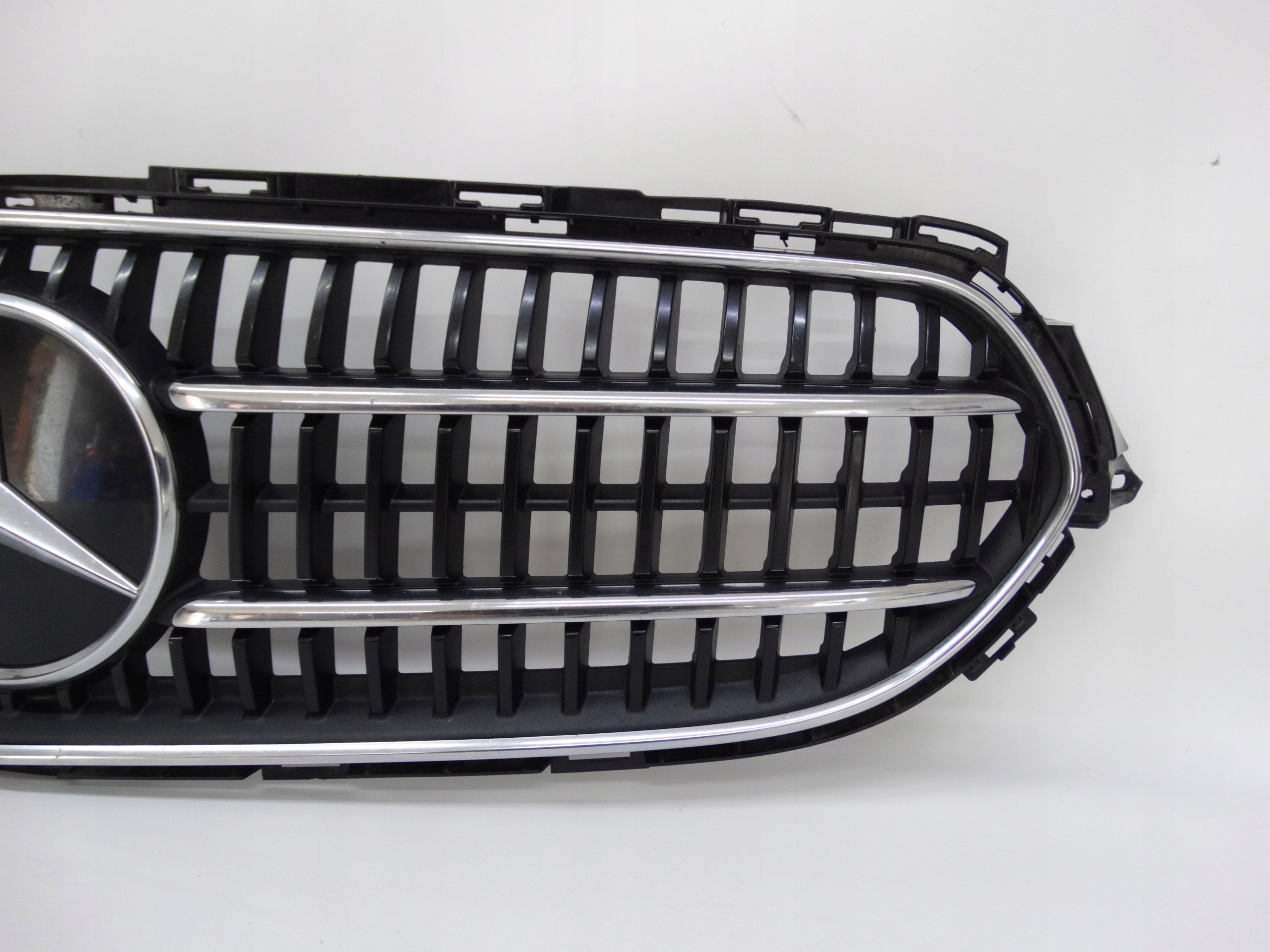 Kühlergrill Mercedes A213 W213 FRONTGRILL A2138883800 Kühlergitter