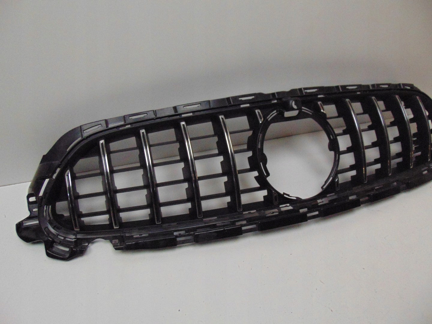 Kühlergrill Mercedes W213 A213 FRONTGRILL A2138886700 Kühlergitter