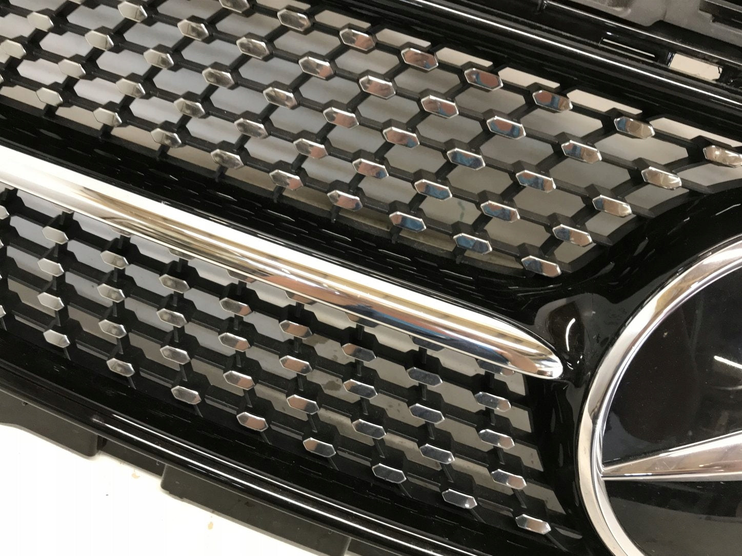 Kühlergrill Mercedes A238 W238 W213 FRONTGRILL A2388883100 Kühlergitter