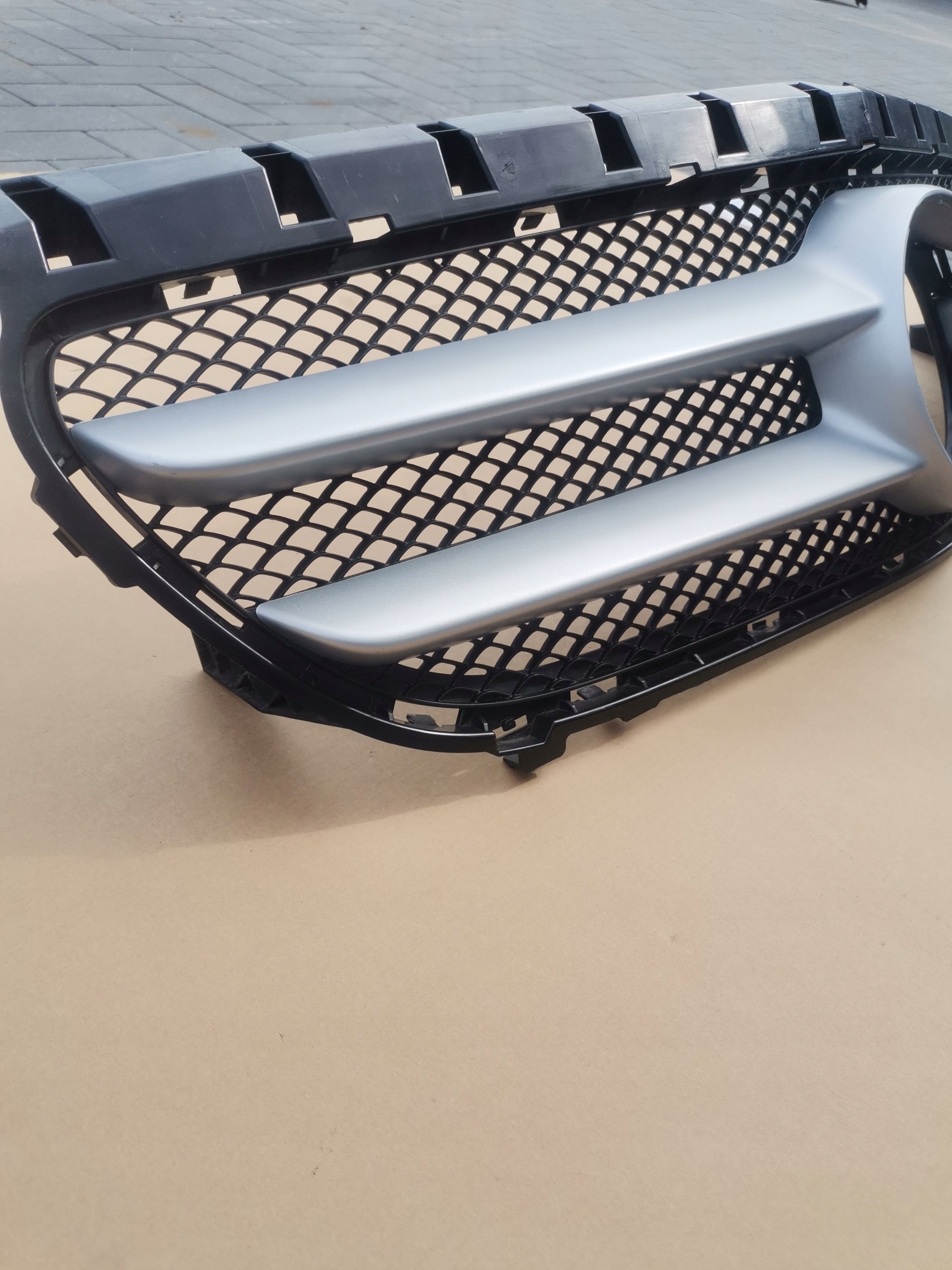 Kühlergrill Mercedes W246 FRONTGRILL A2468880460 Kühlergitter